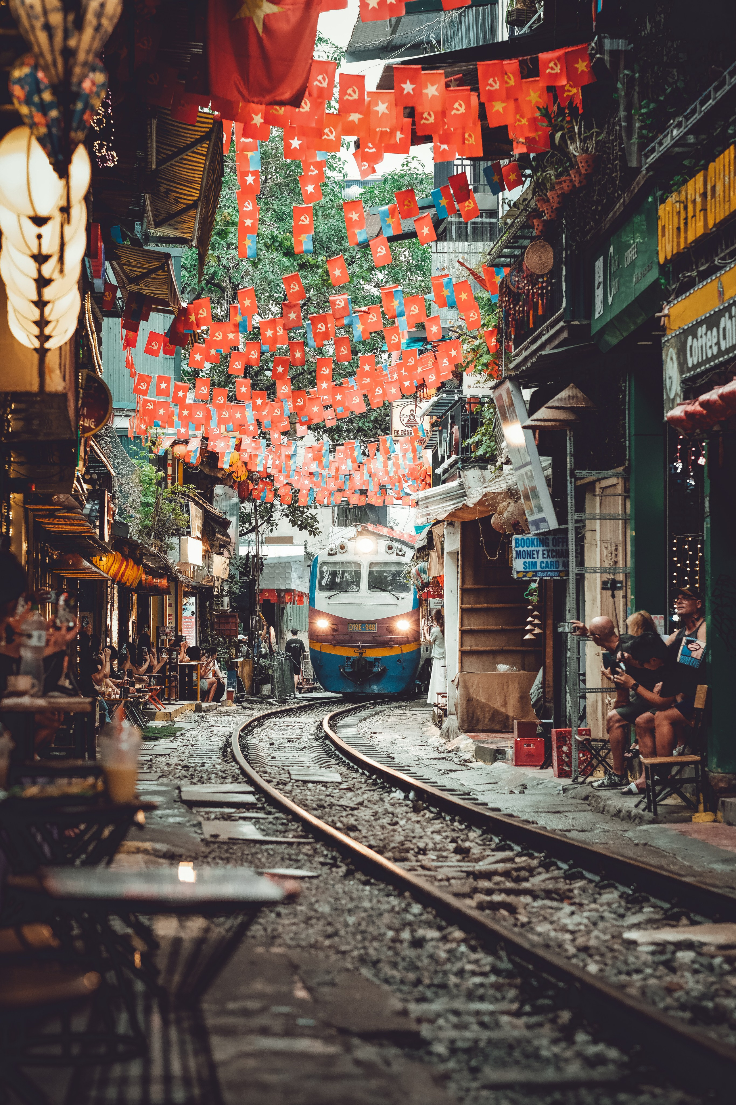 Street Train Hanoi City, Vietnam 🇻🇳