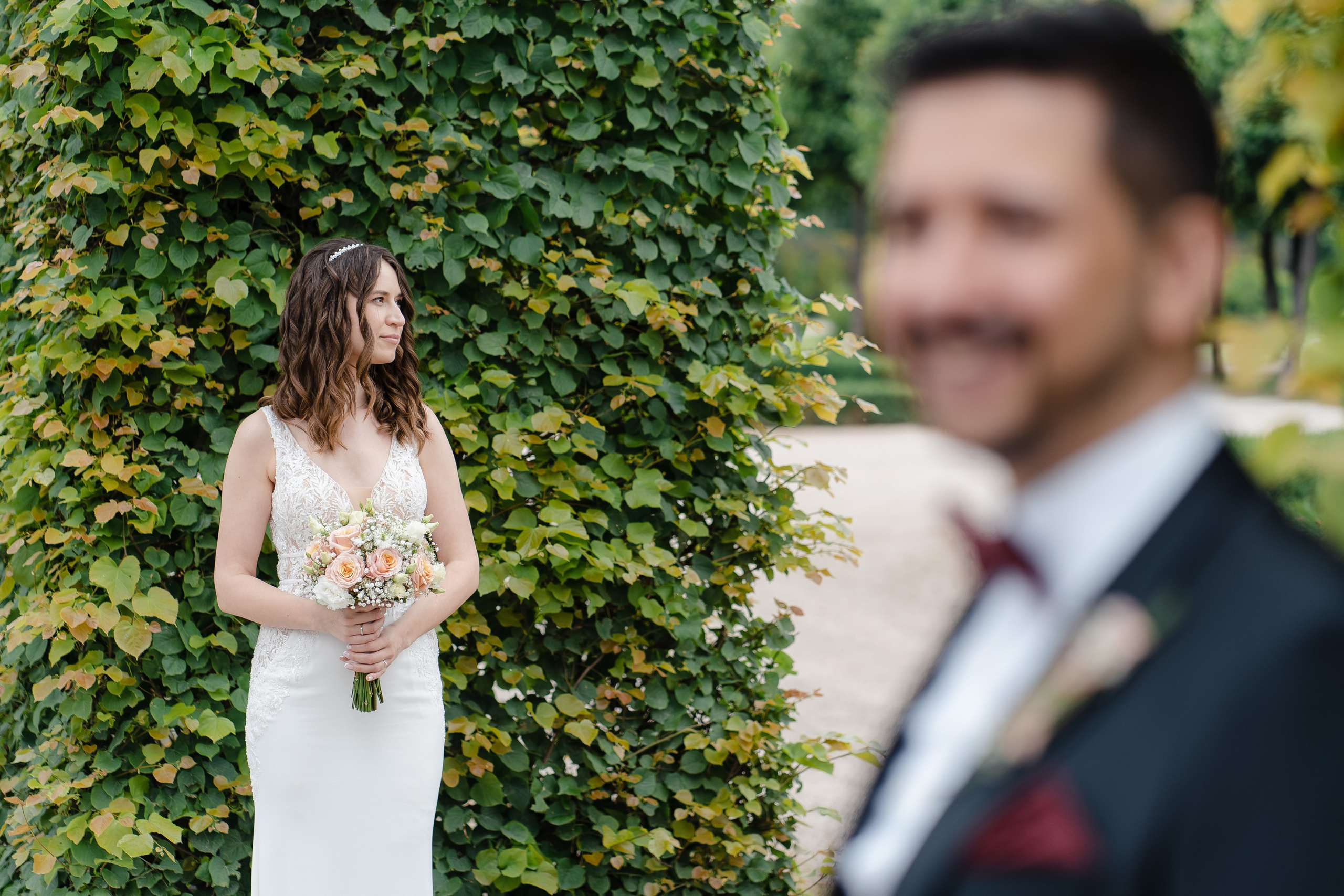 Elegantes Brautportrait im Schlossgarten Schwetzingen