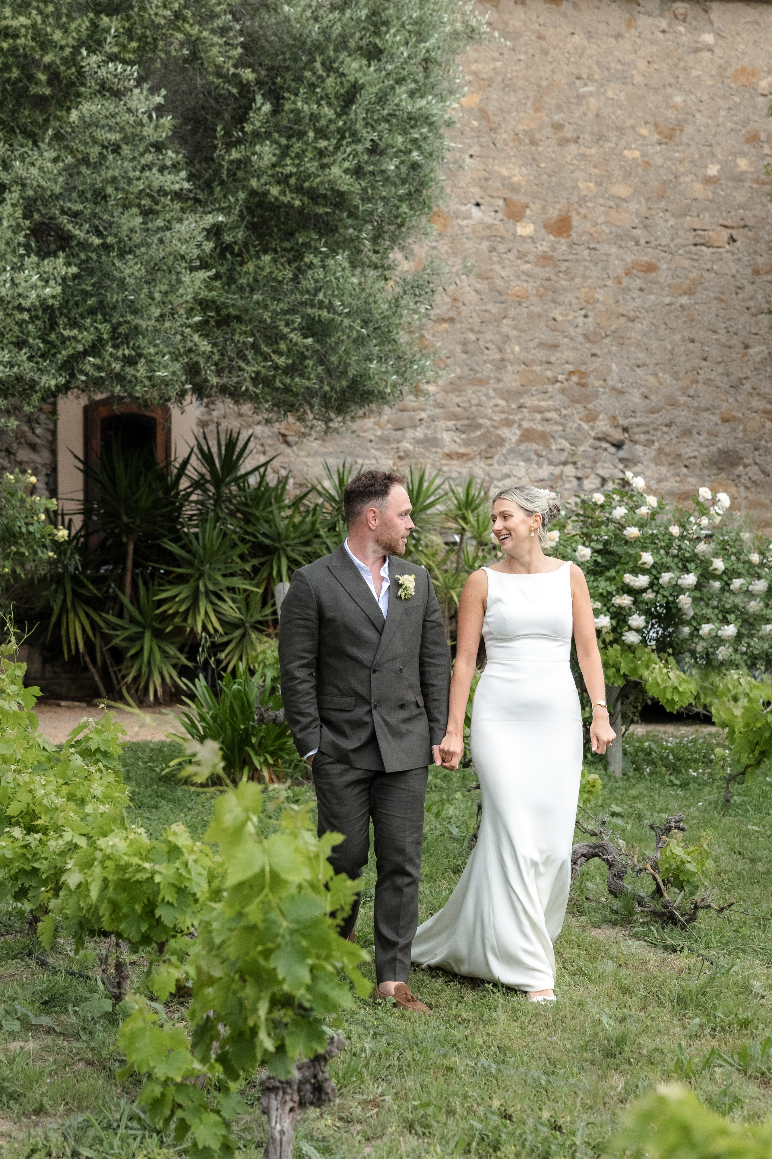 Vineyard Château Wedding in Occitanie — Puits Es Pratx. Eugénie Smirnova — Wedding & Elopement Photographer in Southwest France