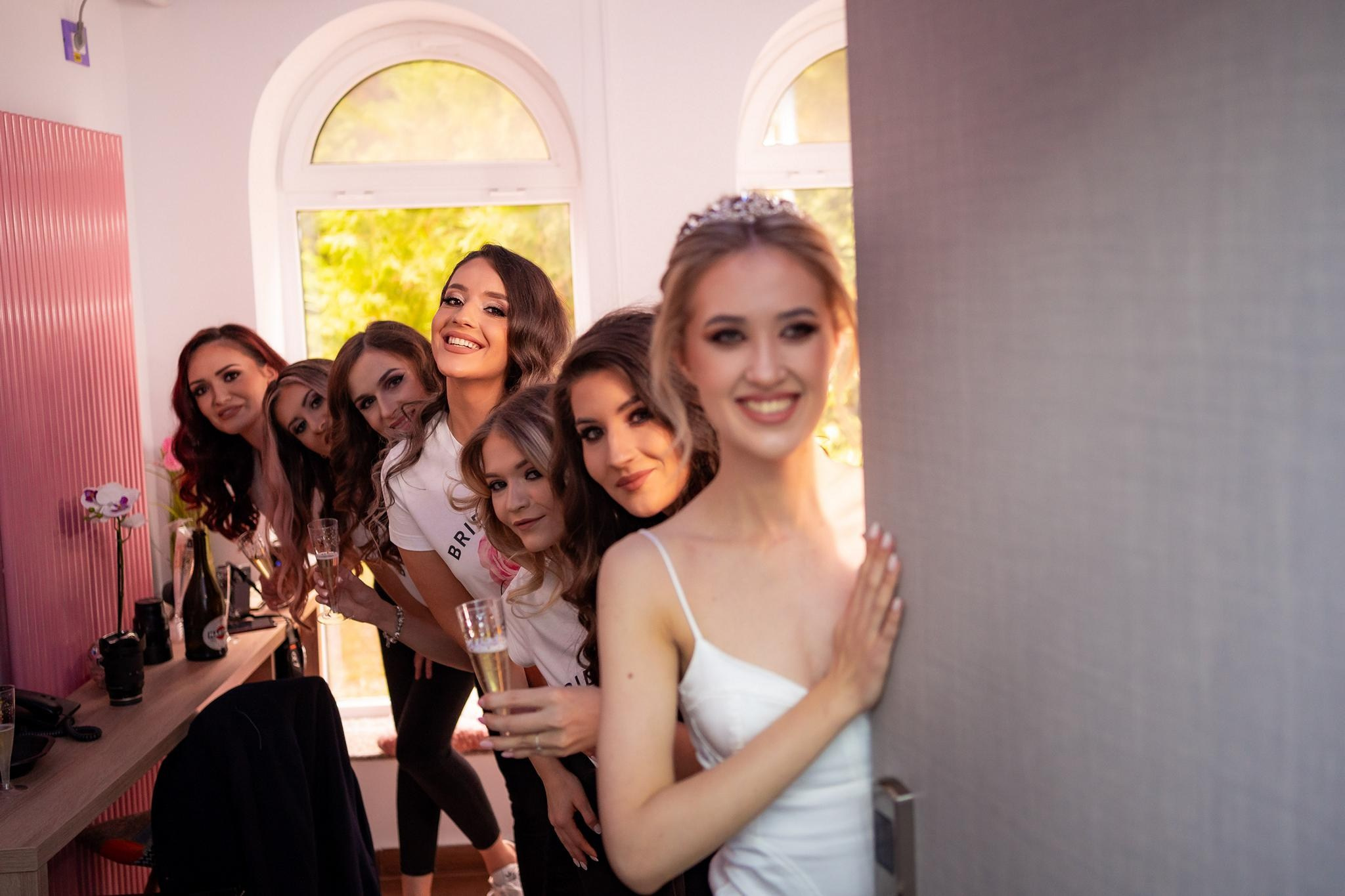 Sedinta foto cu fetele in ziua nuntii