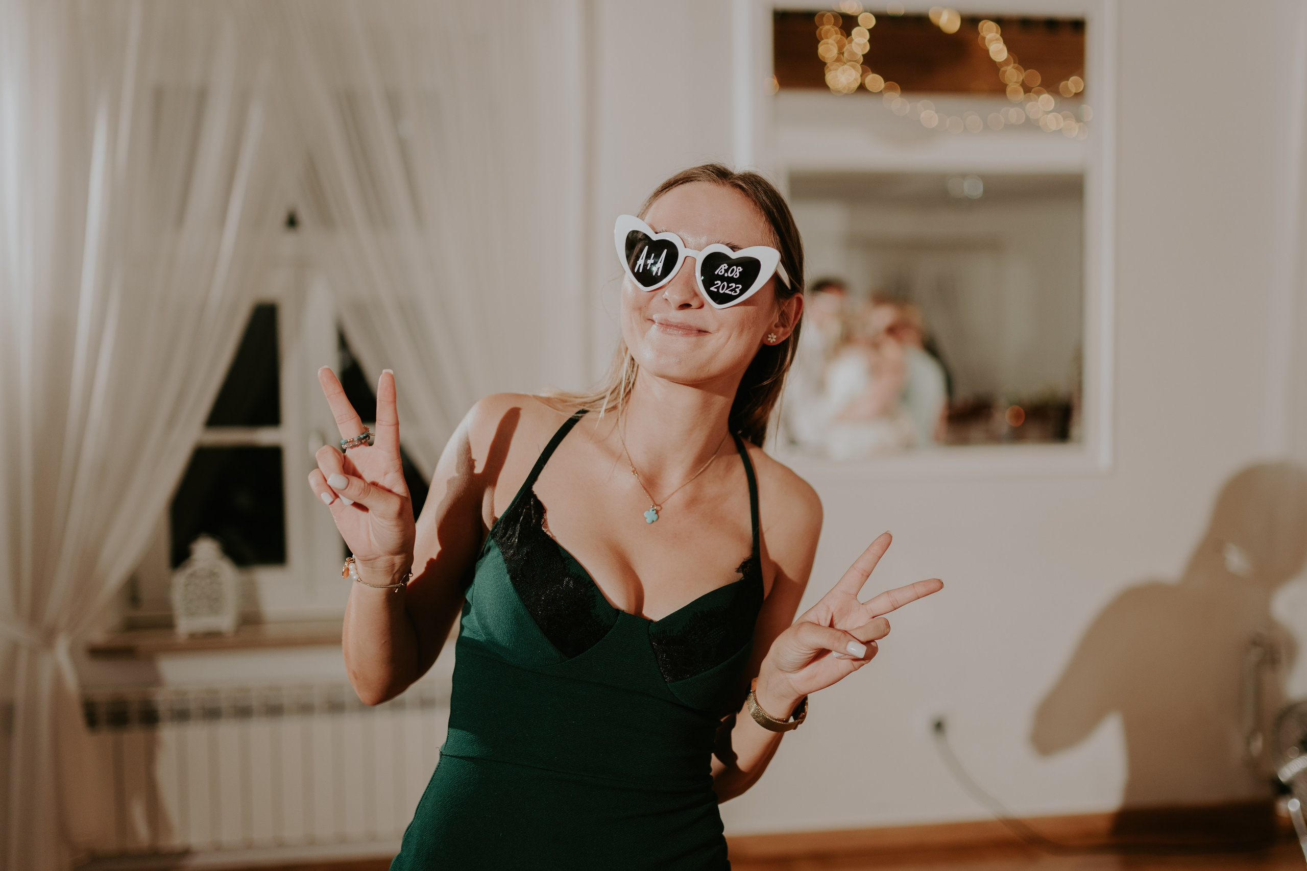 Dwór Wierzbno: plenerowy ślub pod wierzbą. Karkowskafoto - fotografia miłości