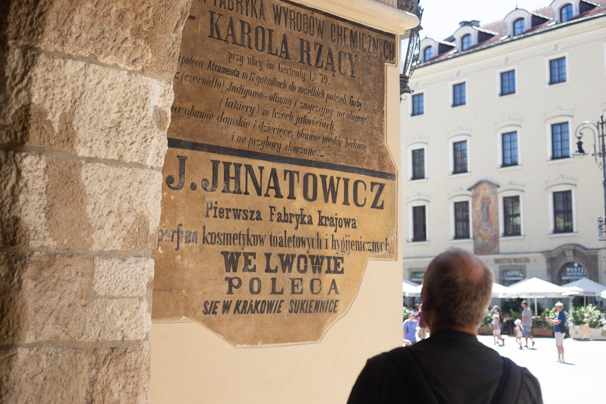A man is reading inscriptions on the wall. | Kraków 2026 | CANON 6D