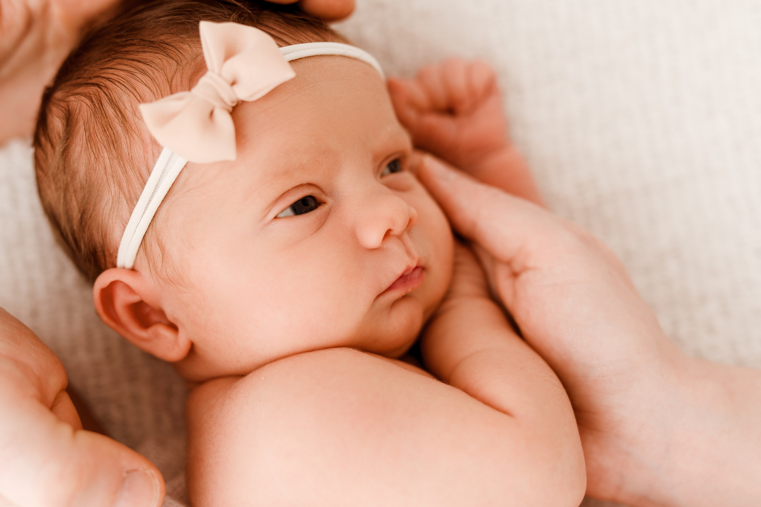 Sesja noworodkowa malutkiej Antosi. Fotograf Łódź - sesja ciążowa, noworodkowa, dziecięca. Studio w Łodzi