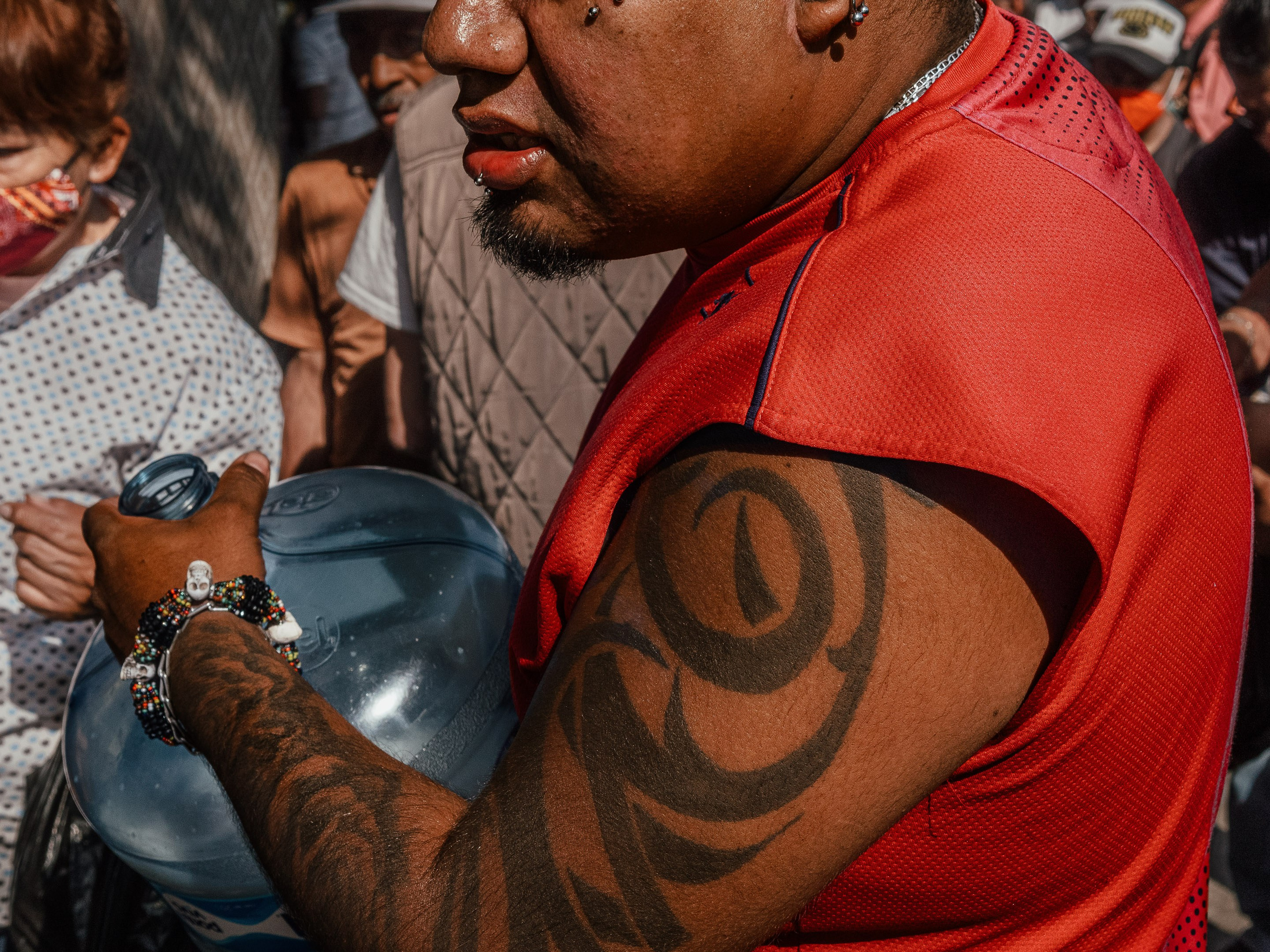 Celebration of St. Jude Thaddeus in the Church of St. Hippolytus and St. Cassian, Hidalgo, CDMX, Mexico. Federico Borobio, street and documentary photography.