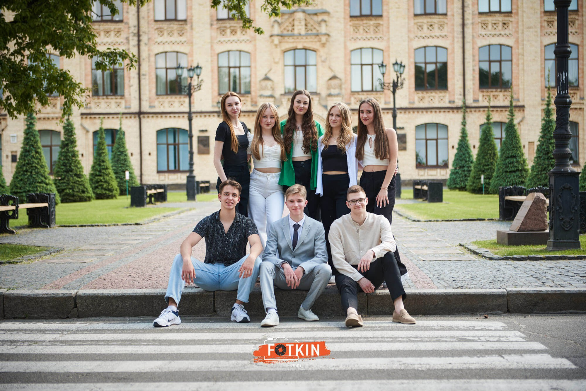 Випускні альбоми для 9- 11 класів Дніпро. Випускні альбоми фотокниги Київ та Дніпро