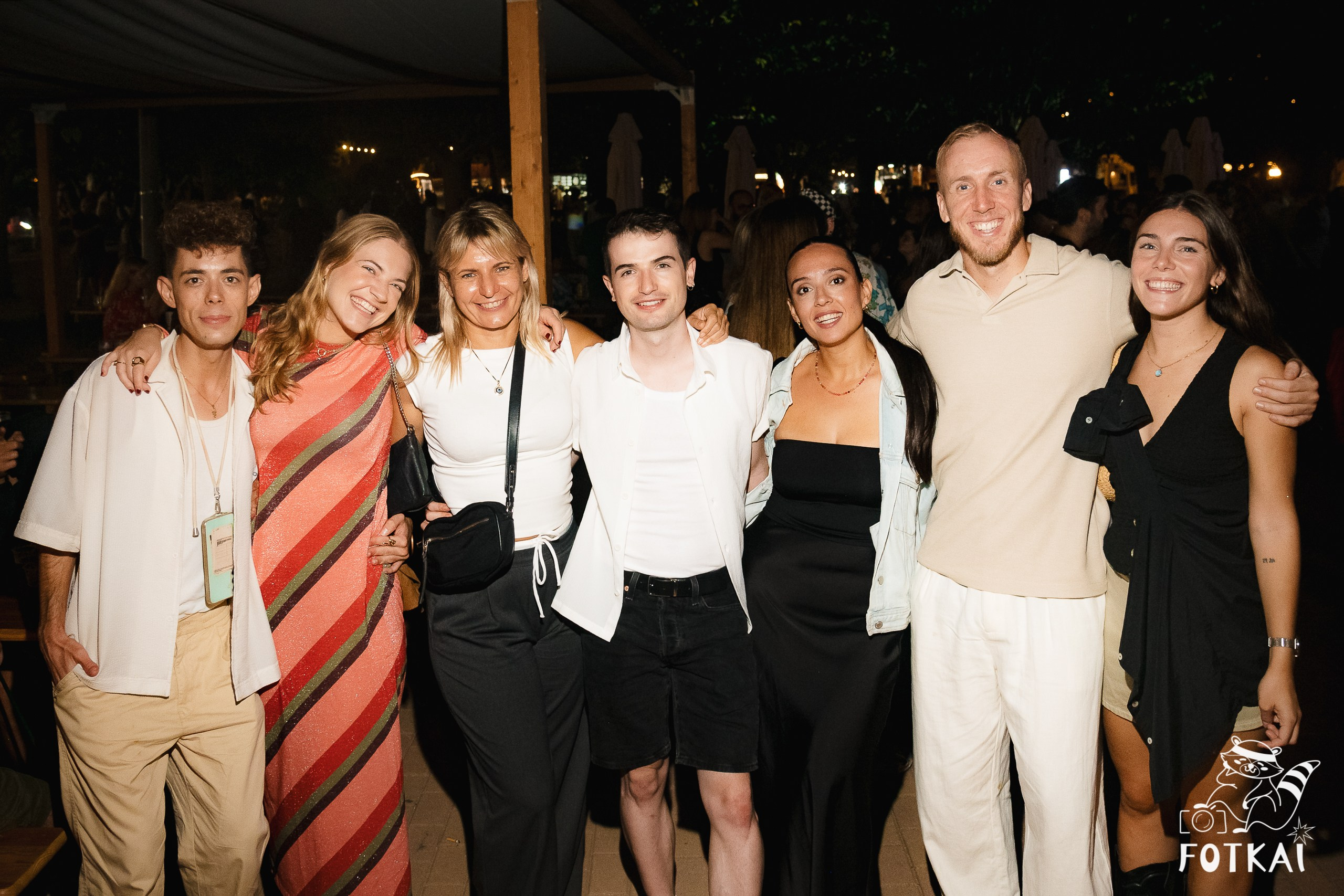 Фотоотчёт Street Food Market Torrevieja — Seguridad Social & Las Hienas DJs | FOTKAI