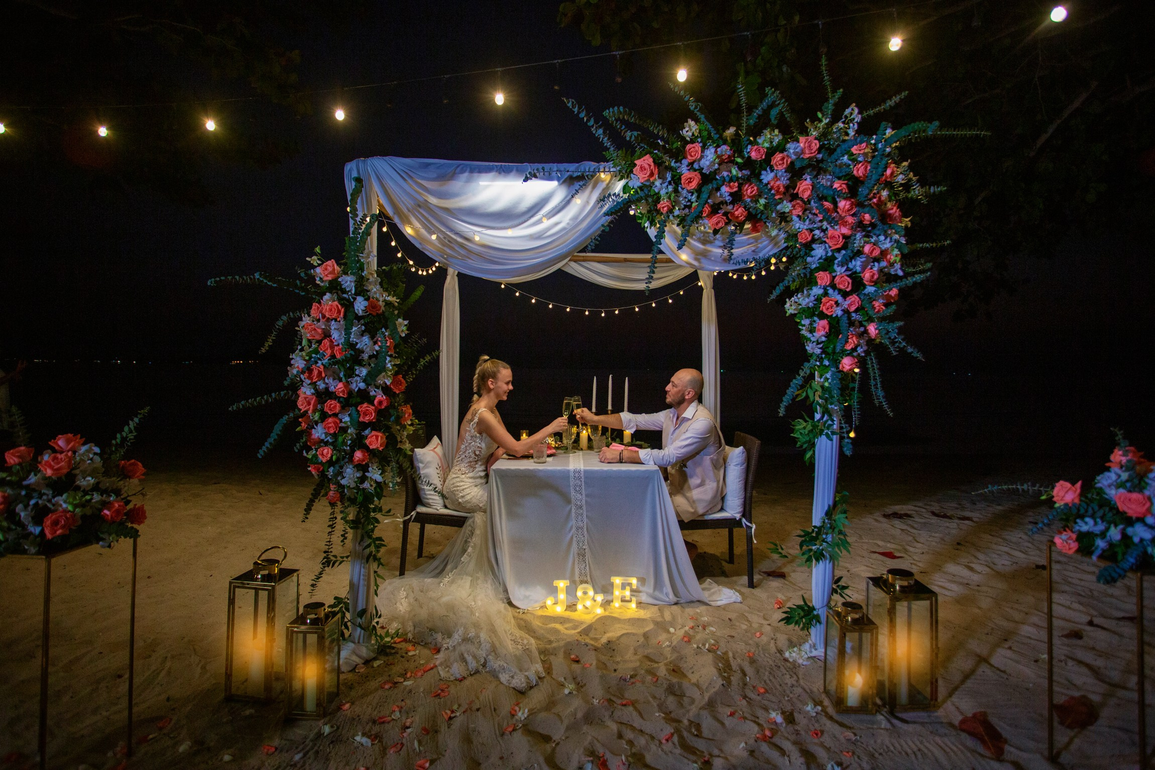 Dinner after ceremony. Буддийская свадебная церемония на Самуи, Таиланд