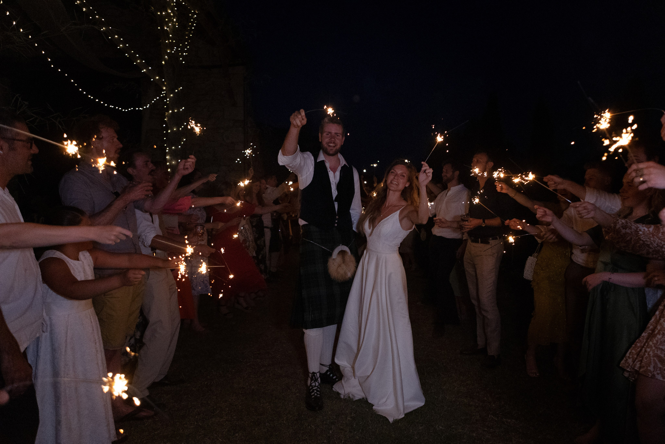 British — scottish wedding in Souquet Hall, Aquitaine, France. Eugénie Smirnova — your photographer in Toulouse and southwest France