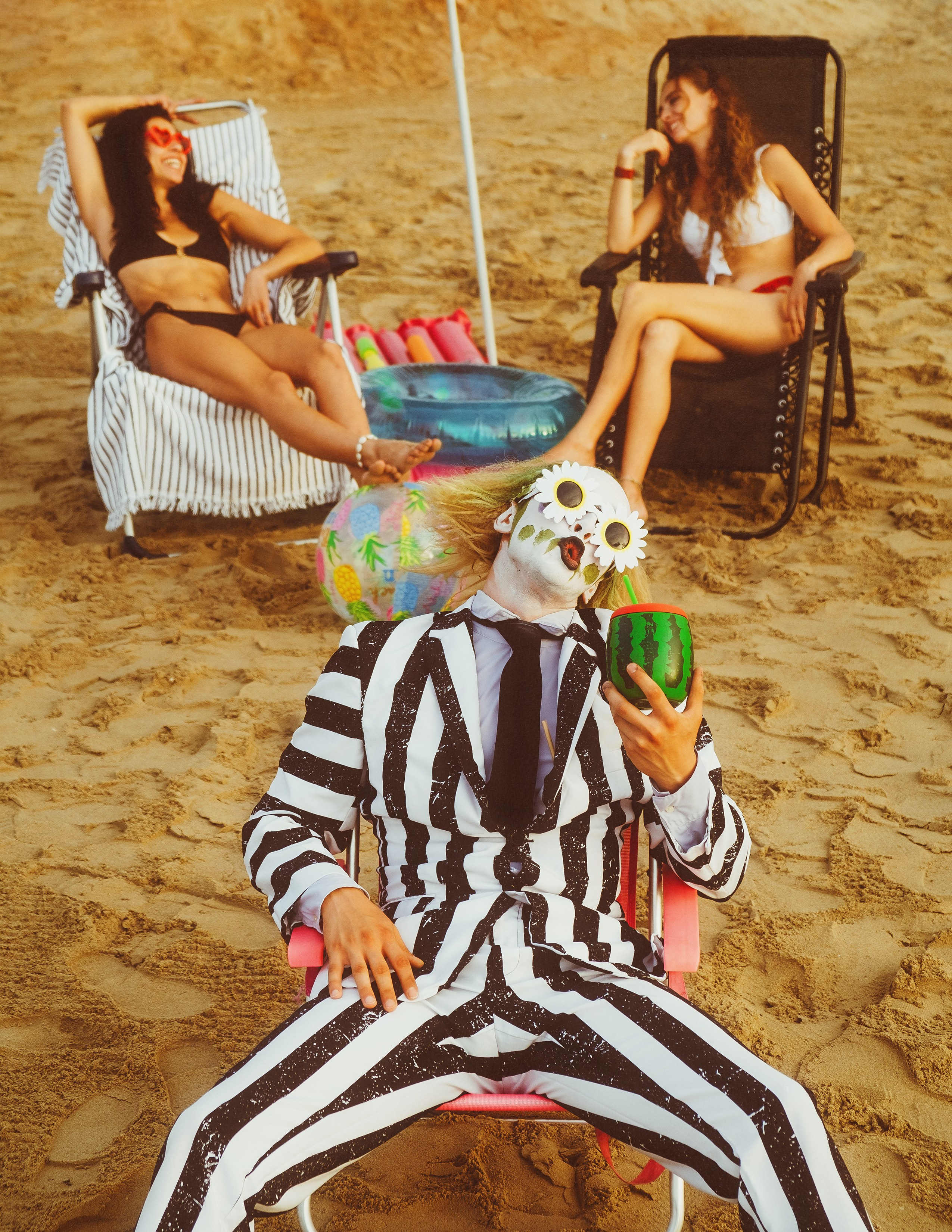 Beetlejuice на море: Экспериментальная фотосессия с цирковыми артистами — Фотограф Андрей Луковников