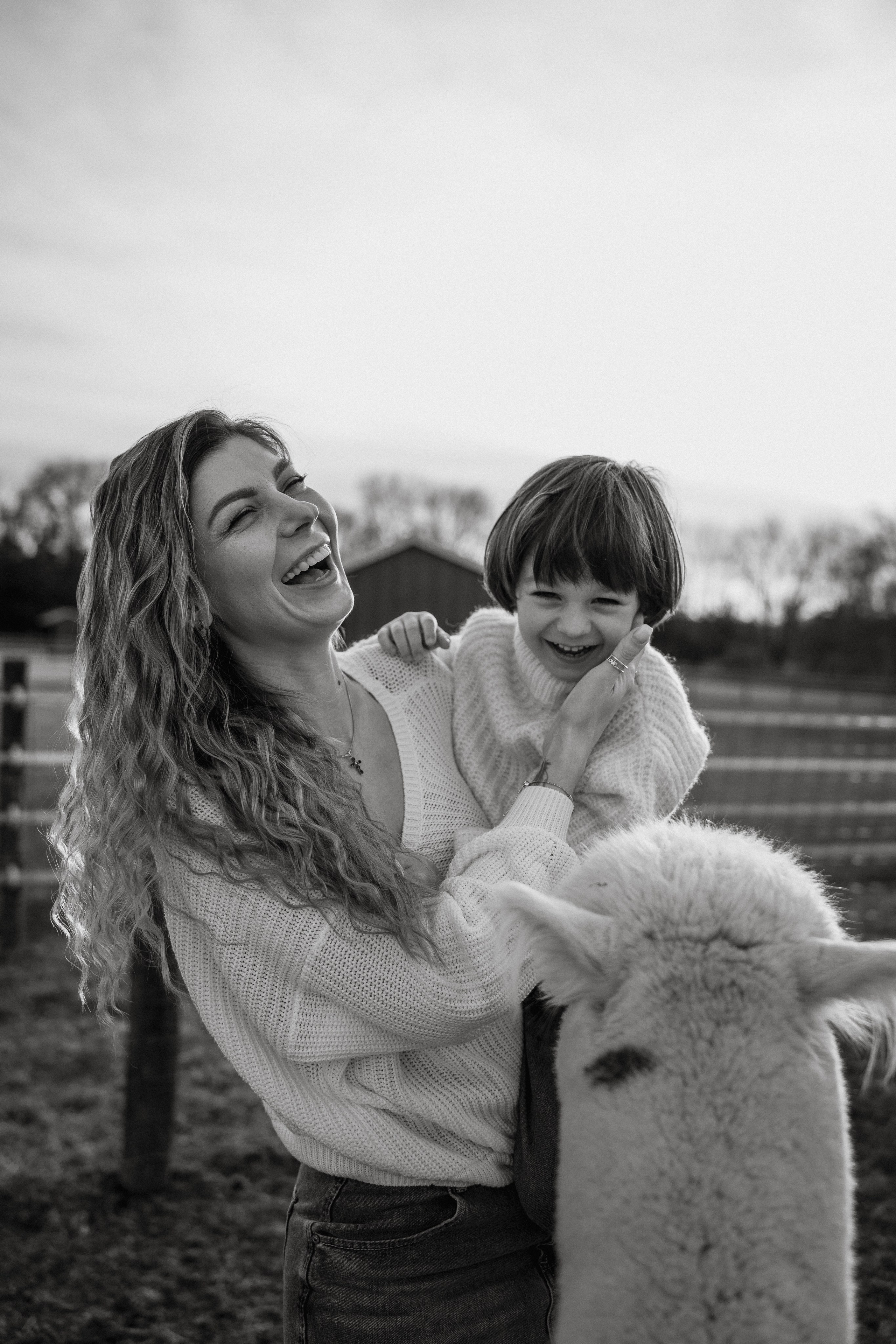 Unique Family Photography at an Alpaca Farm – Fun & Playful. Alisa Tant — Family and newborn photographer Bucks County, Montgomery county, Philadelphia, NJ