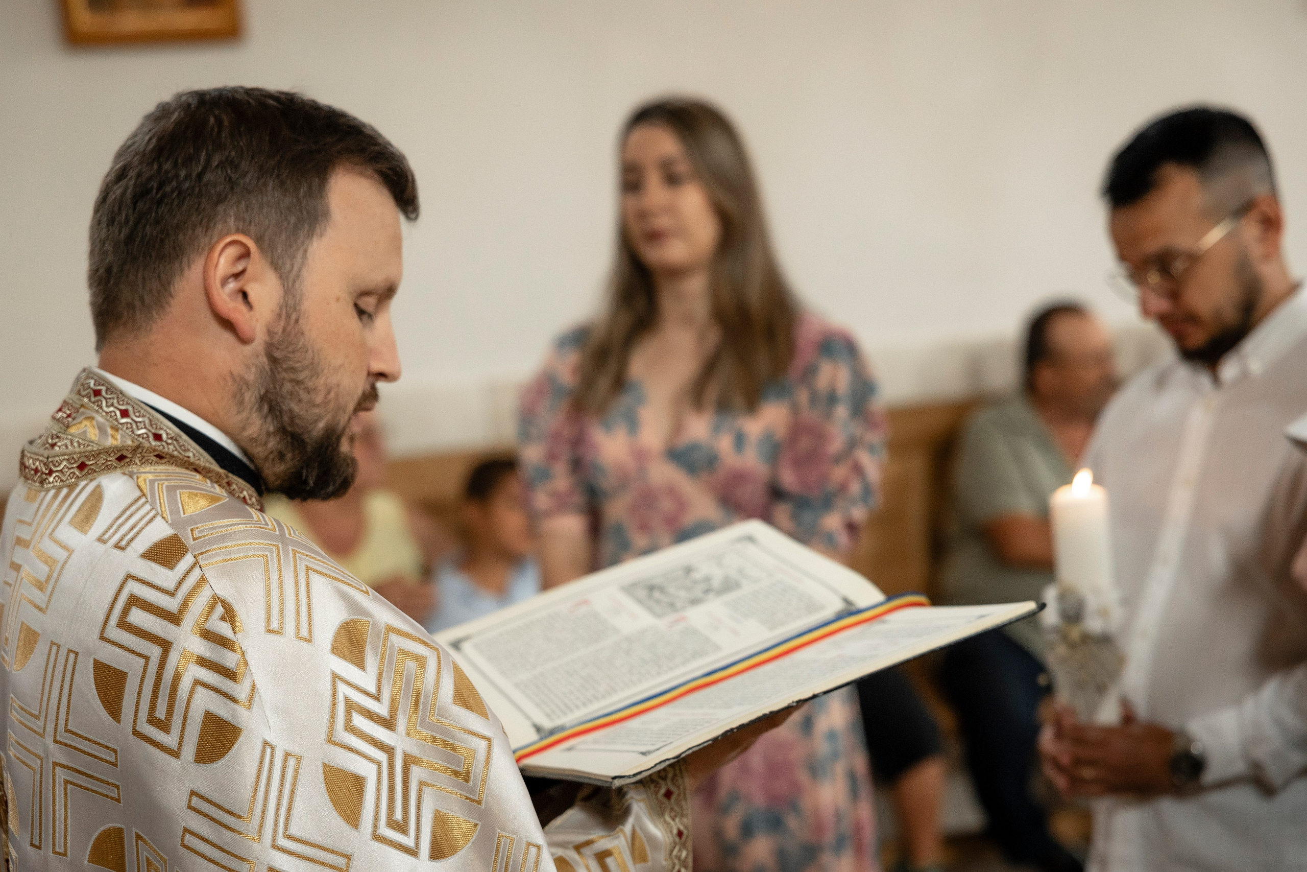 Noah’s christening in Tournefeille and Paroisse Orthodoxe Roumaine of Toulouse “La Protection de la Mère de Dieu”. Eugénie Smirnova — photographe à Toulouse et dans le sud-ouest de la France