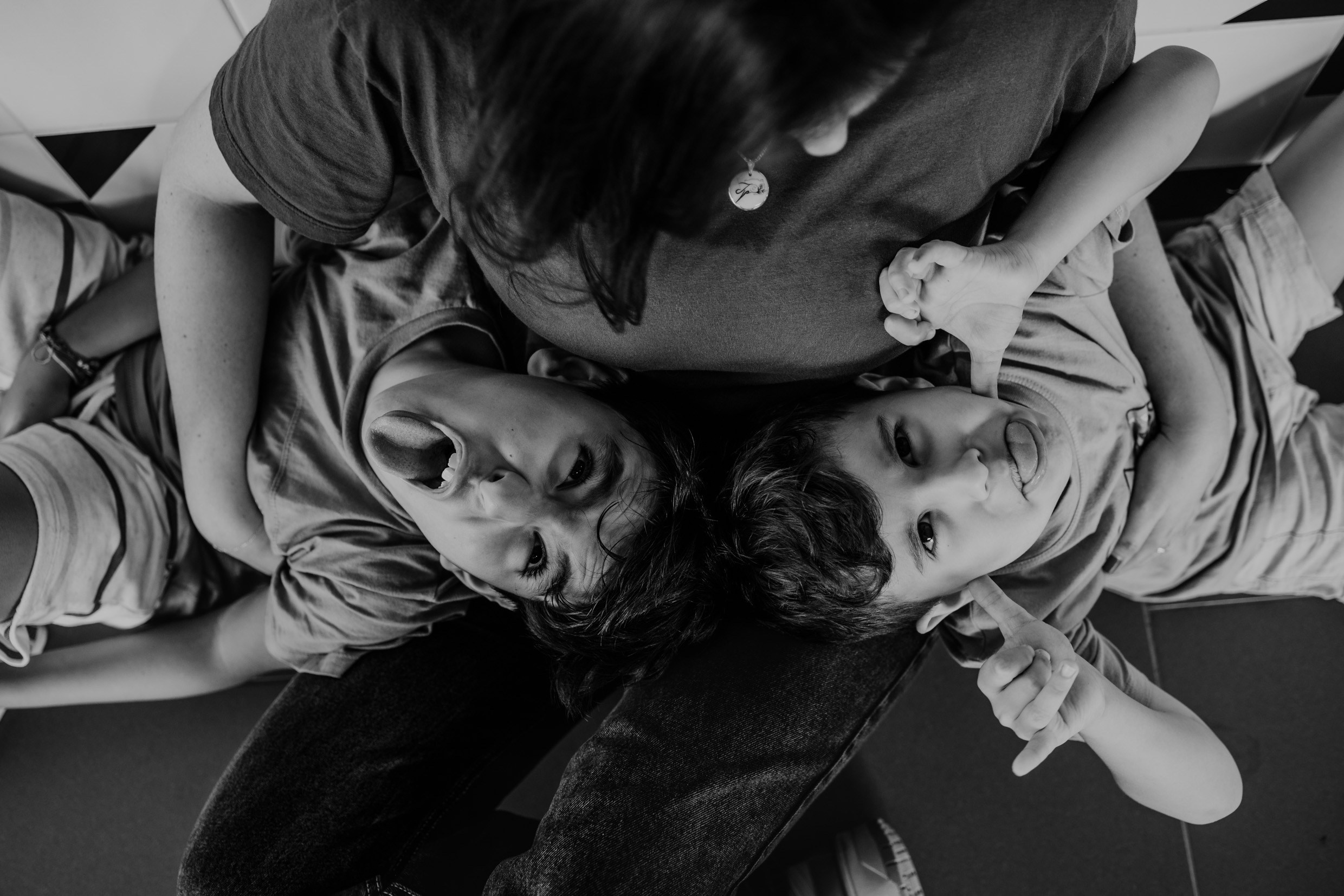 Ensaio mãe e filhos em Brasília • Asa Norte | Fotografia de Família. Fotógrafa em Brasília e Recife | Ensaios de família, gestante e festas infantis — Ize Fotografia