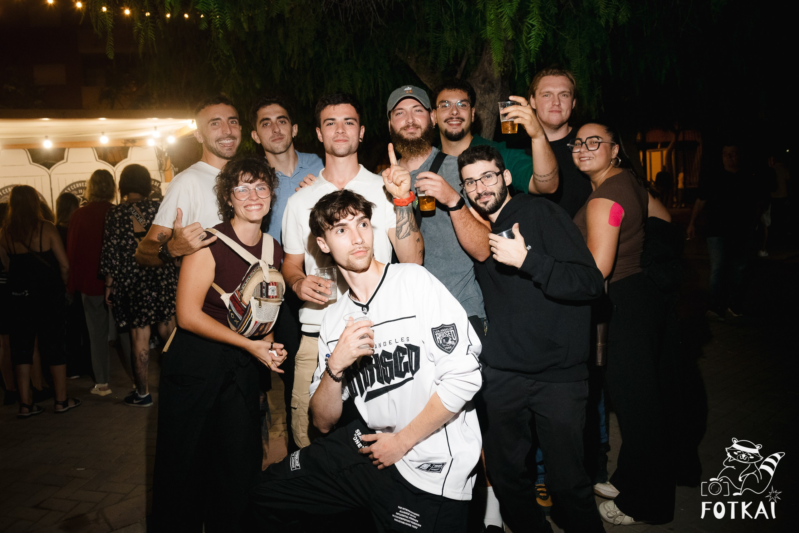 Фотоотчёт Street Food Market Torrevieja — Seguridad Social & Las Hienas DJs | FOTKAI