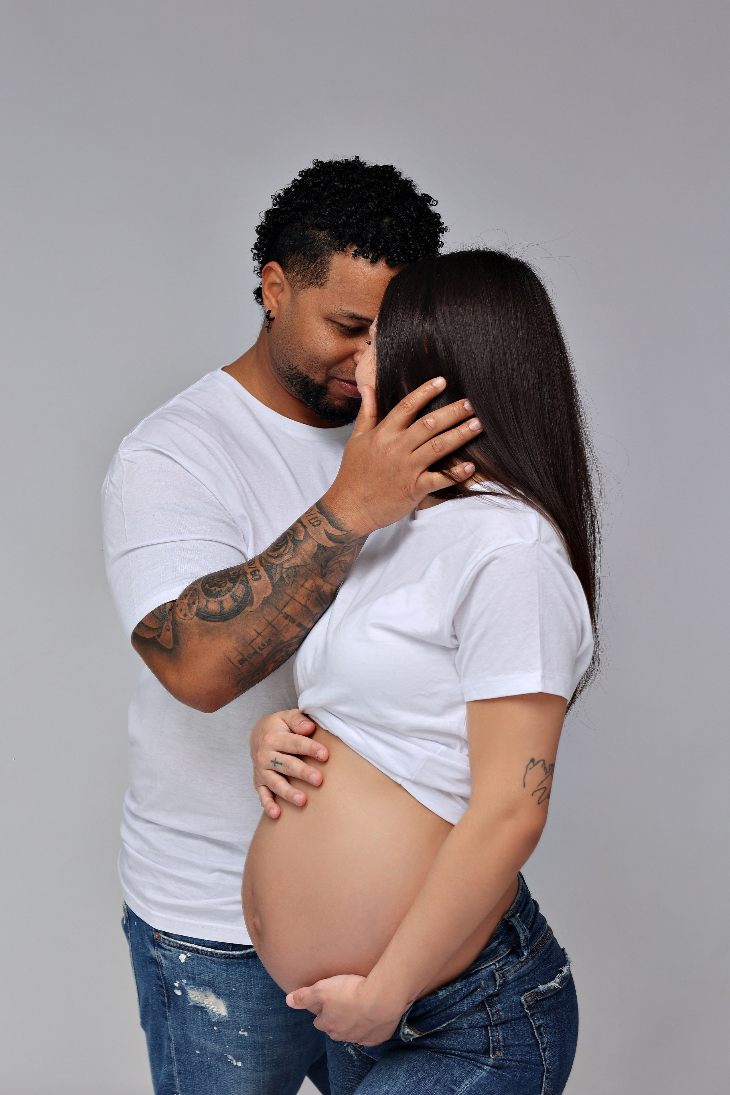 Nueva Sesión Embarazo En Estudio. Fotografía de Eventos, Embarazo y Familiar en Pirineos