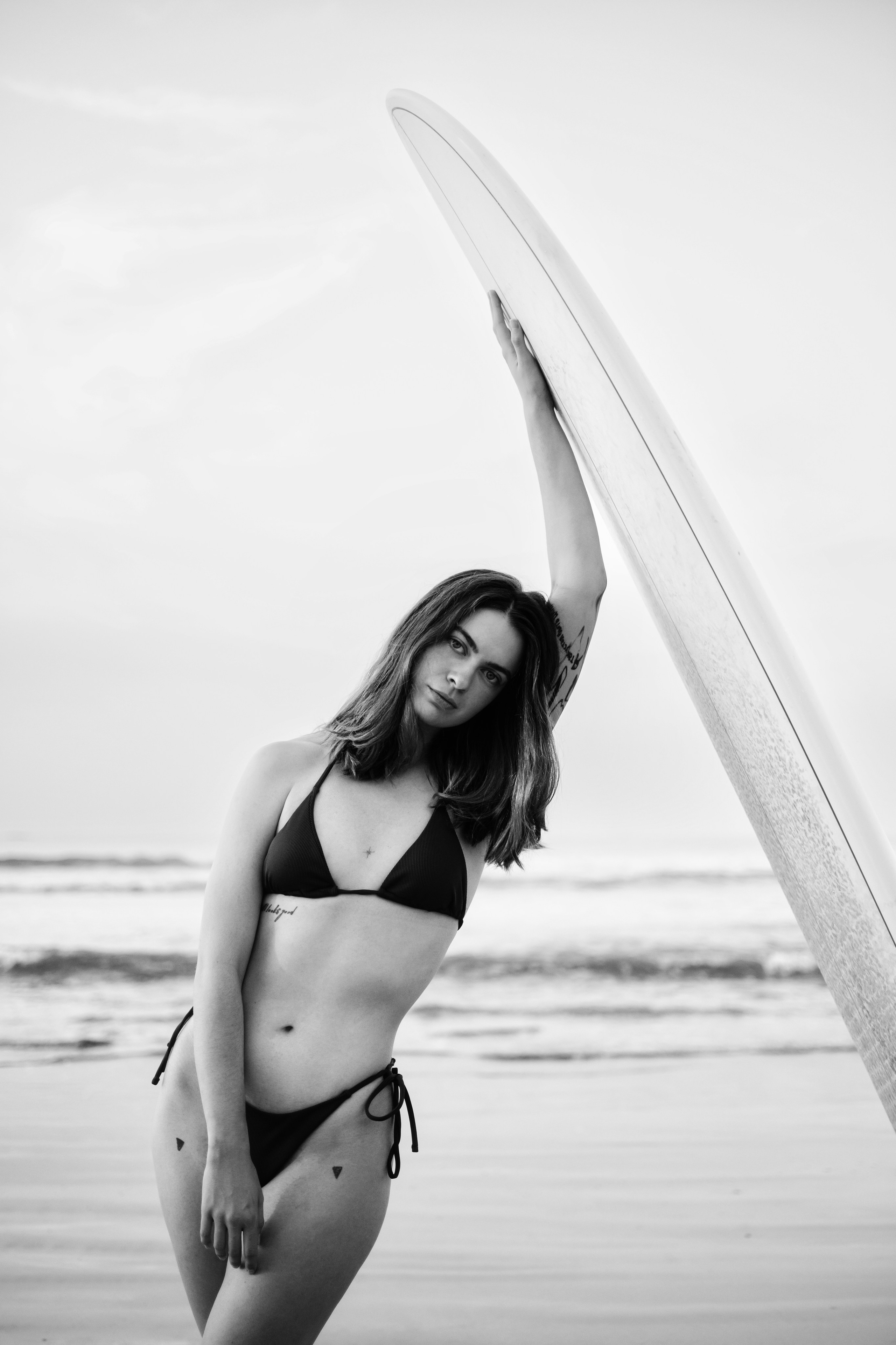 Photoshoot with a surfboard | BW