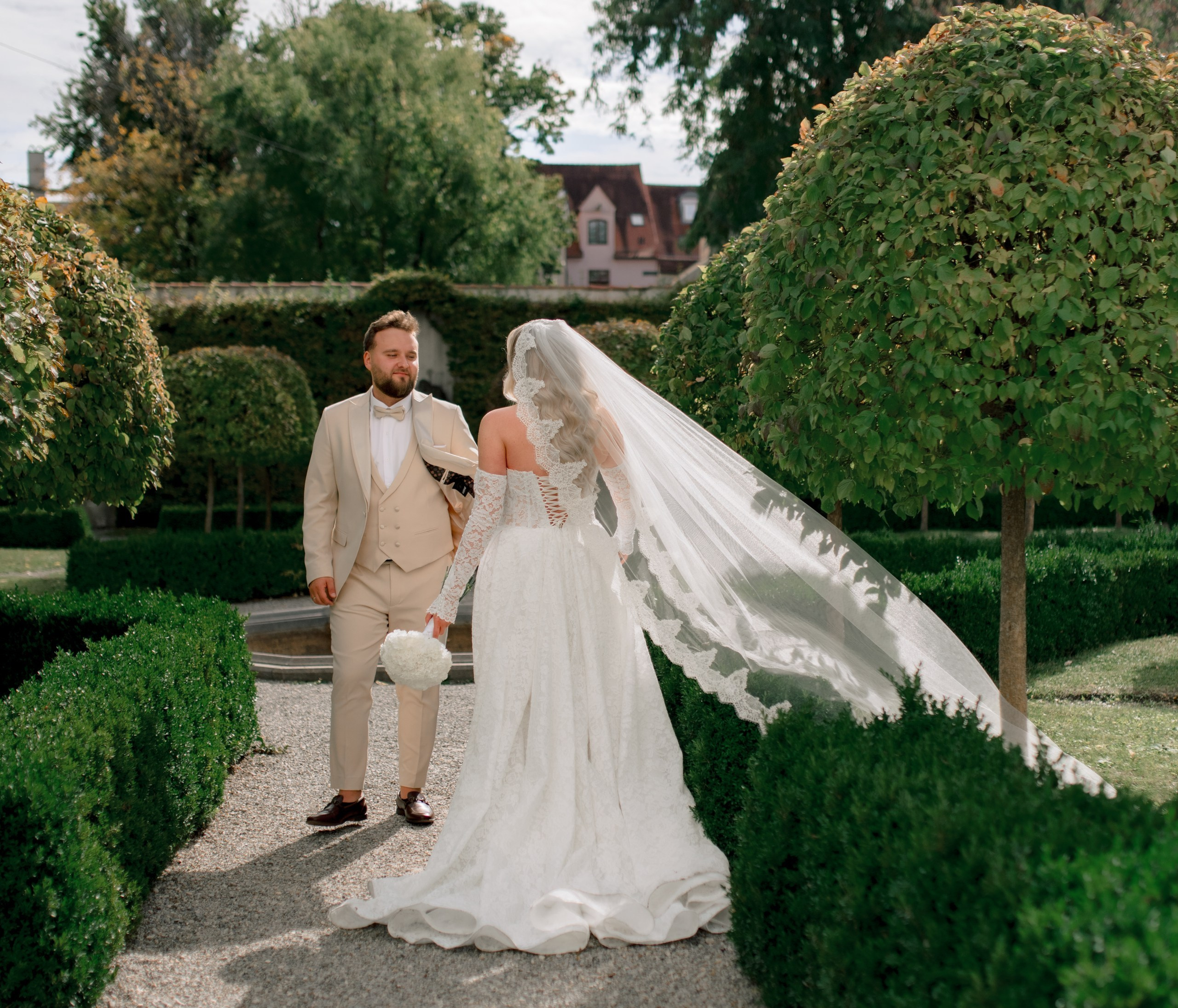 anzendes Brautpaar im Sonnenuntergang – Hochzeitsfotograf Würzburg