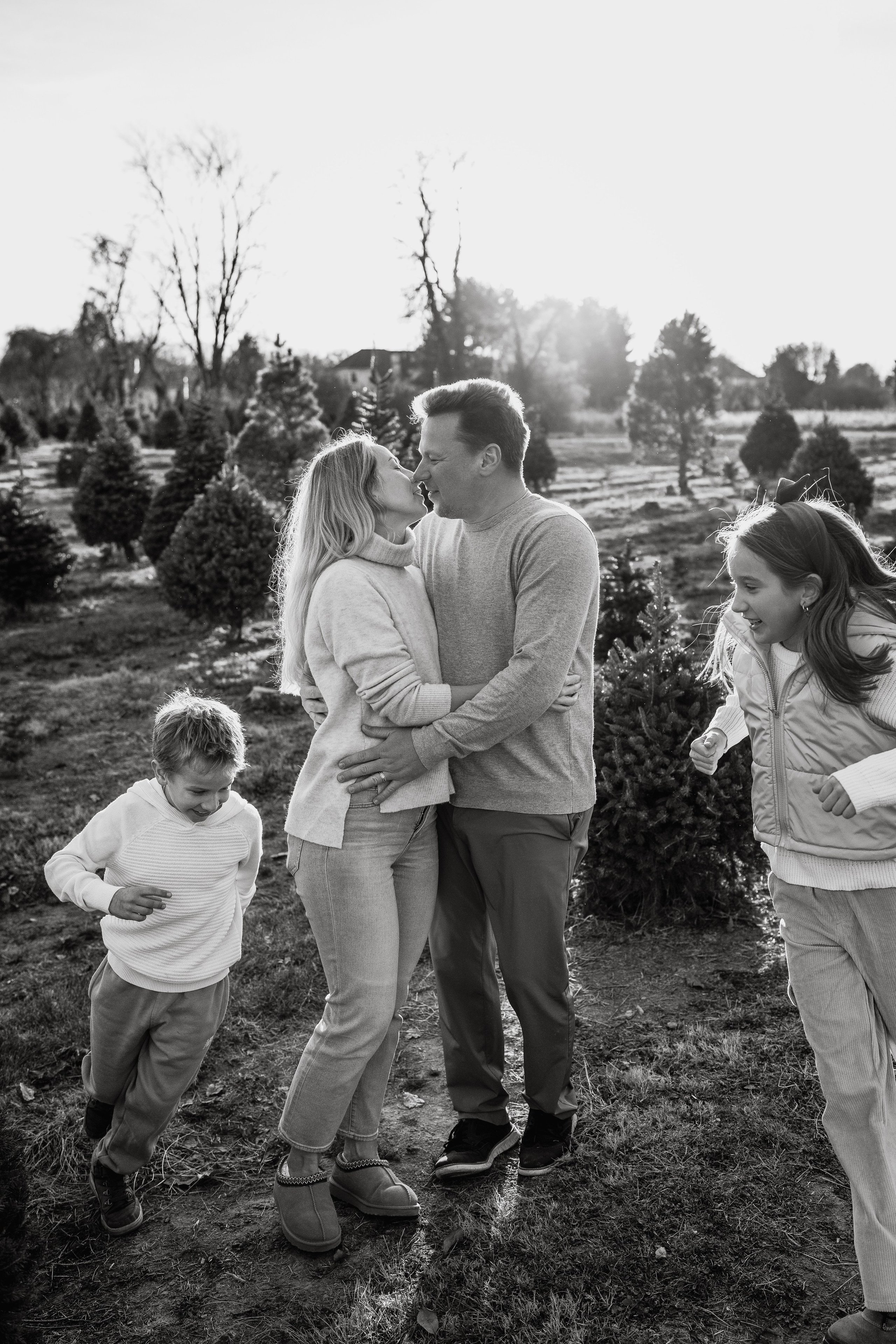 Christmas Farm Family Photoshoot – Magical Holiday Memories. Alisa Tant — Family and newborn photographer Bucks County, Montgomery county, Philadelphia, NJ