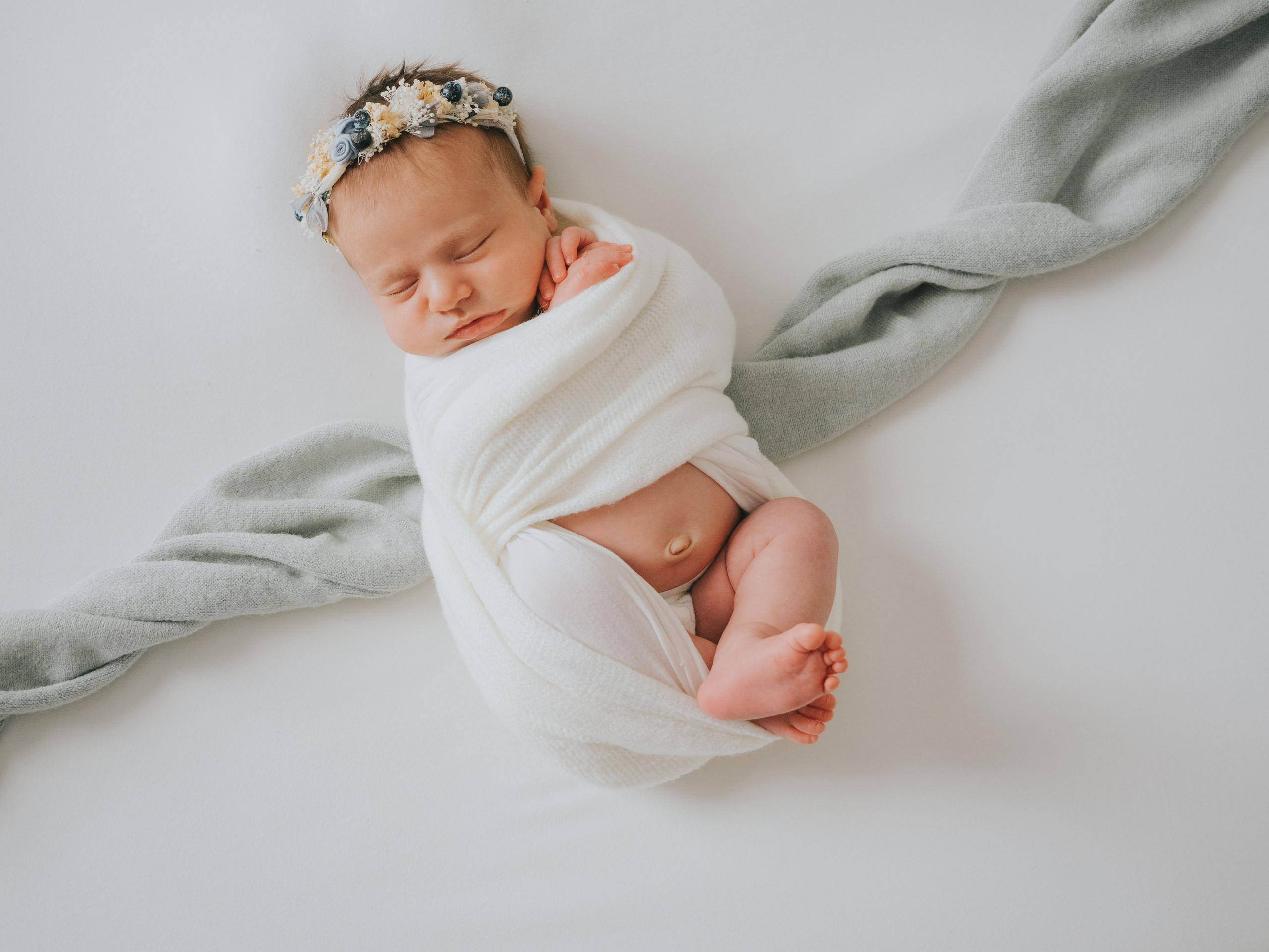 Newborn. Mimosa Studios — Motherhood & Family Photographer in Montreal