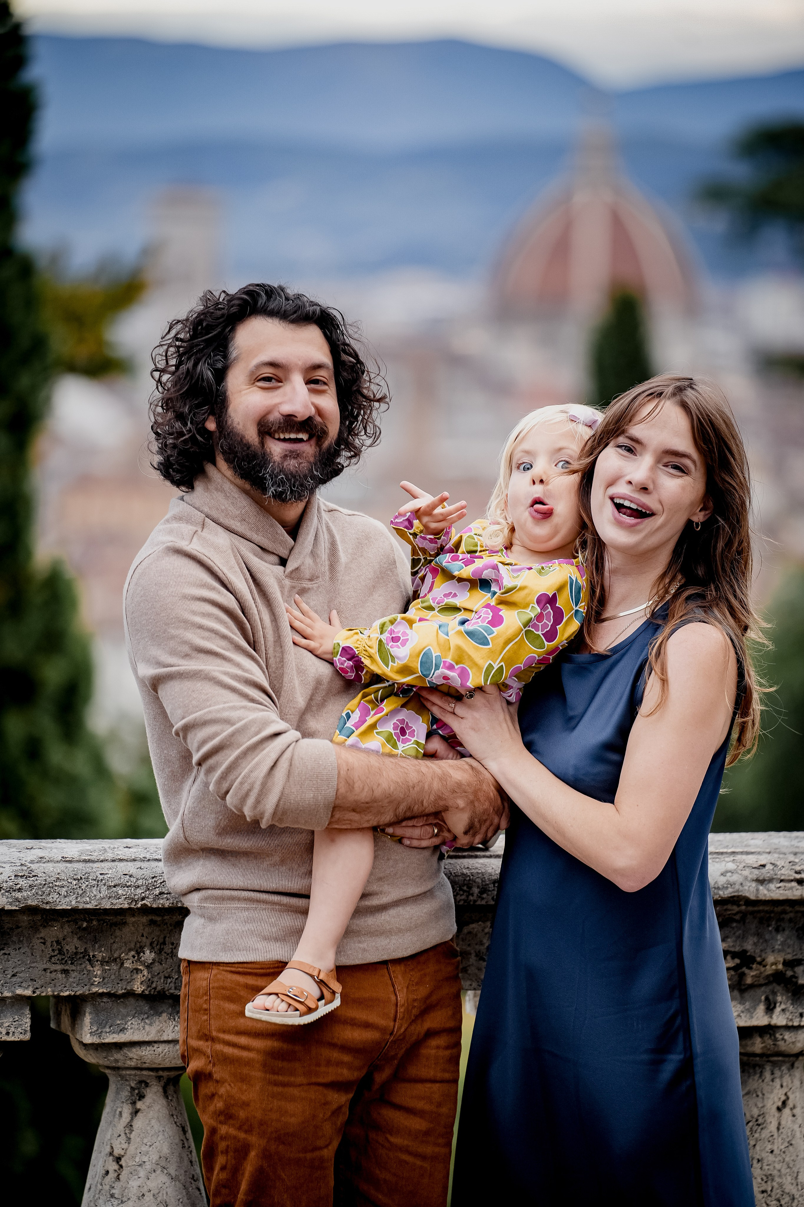 Family Photoshoot. Wedding Photographer in Italy