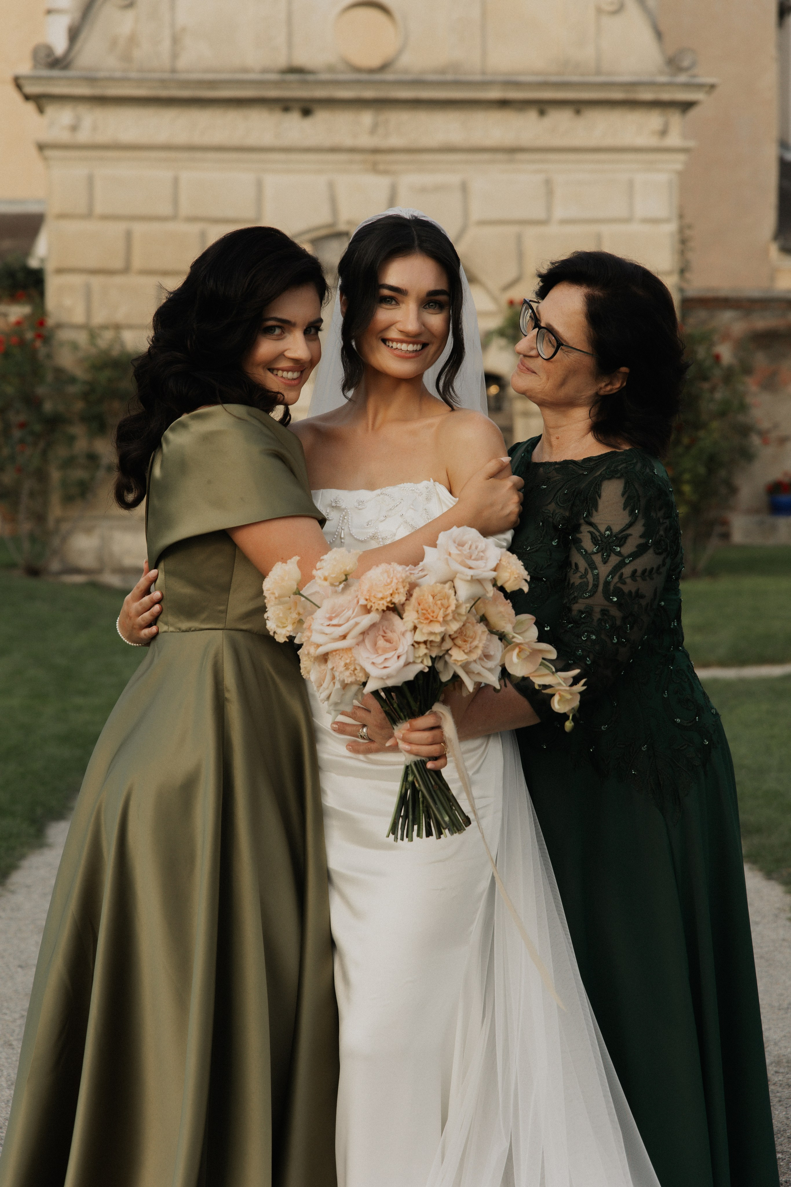 Elegant Castle Wedding in Austria | Alwin & Ruth’s Fairytale Celebration. Wedding photographer and videographer based in Timisoara, Romania