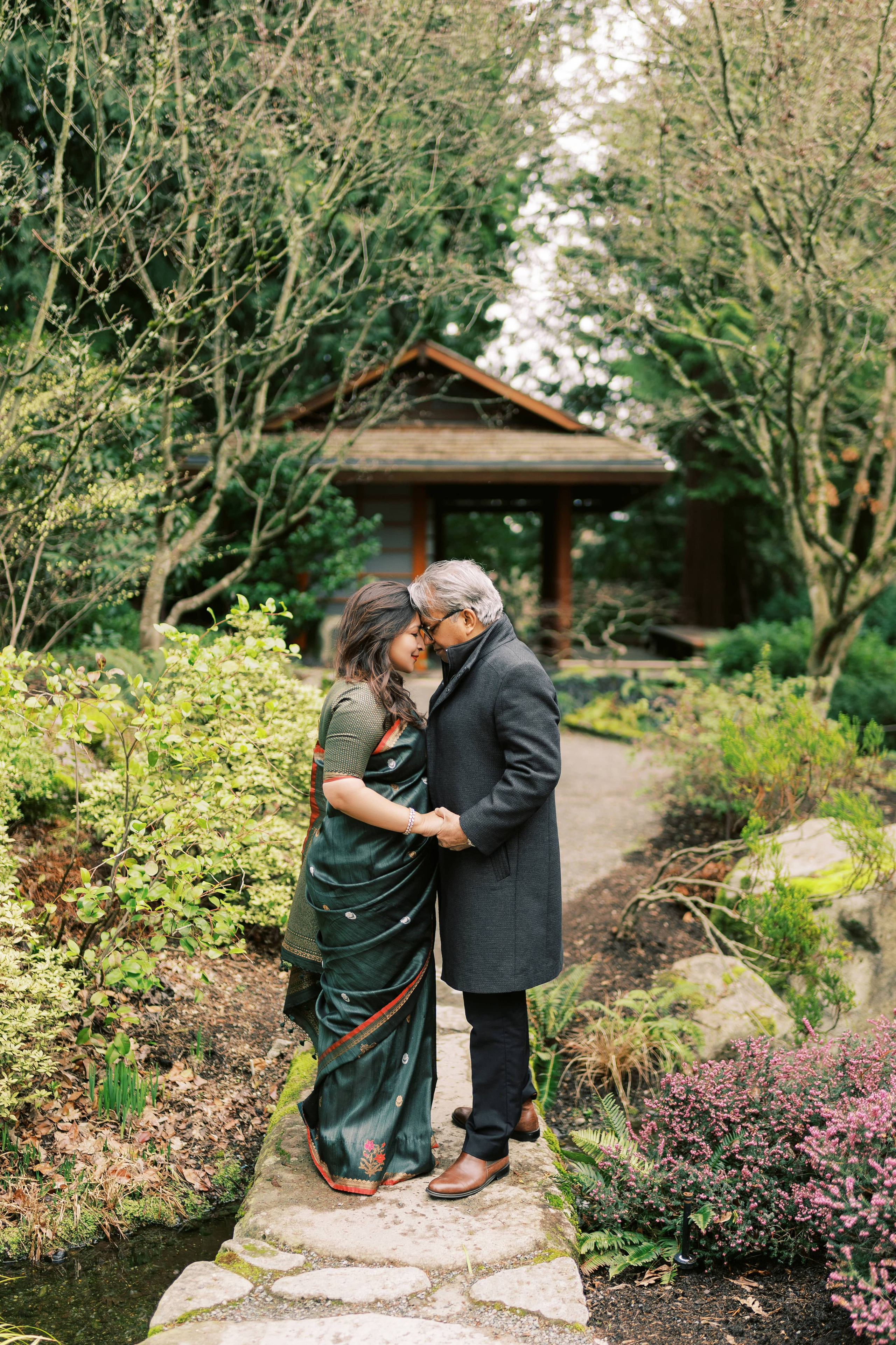 Family photoshoot at Bellevue Botanical Garden. March 2024. EVAN ARISTOV WEDDING PHOTOGRAPHY — Seattle Wedding Photographer