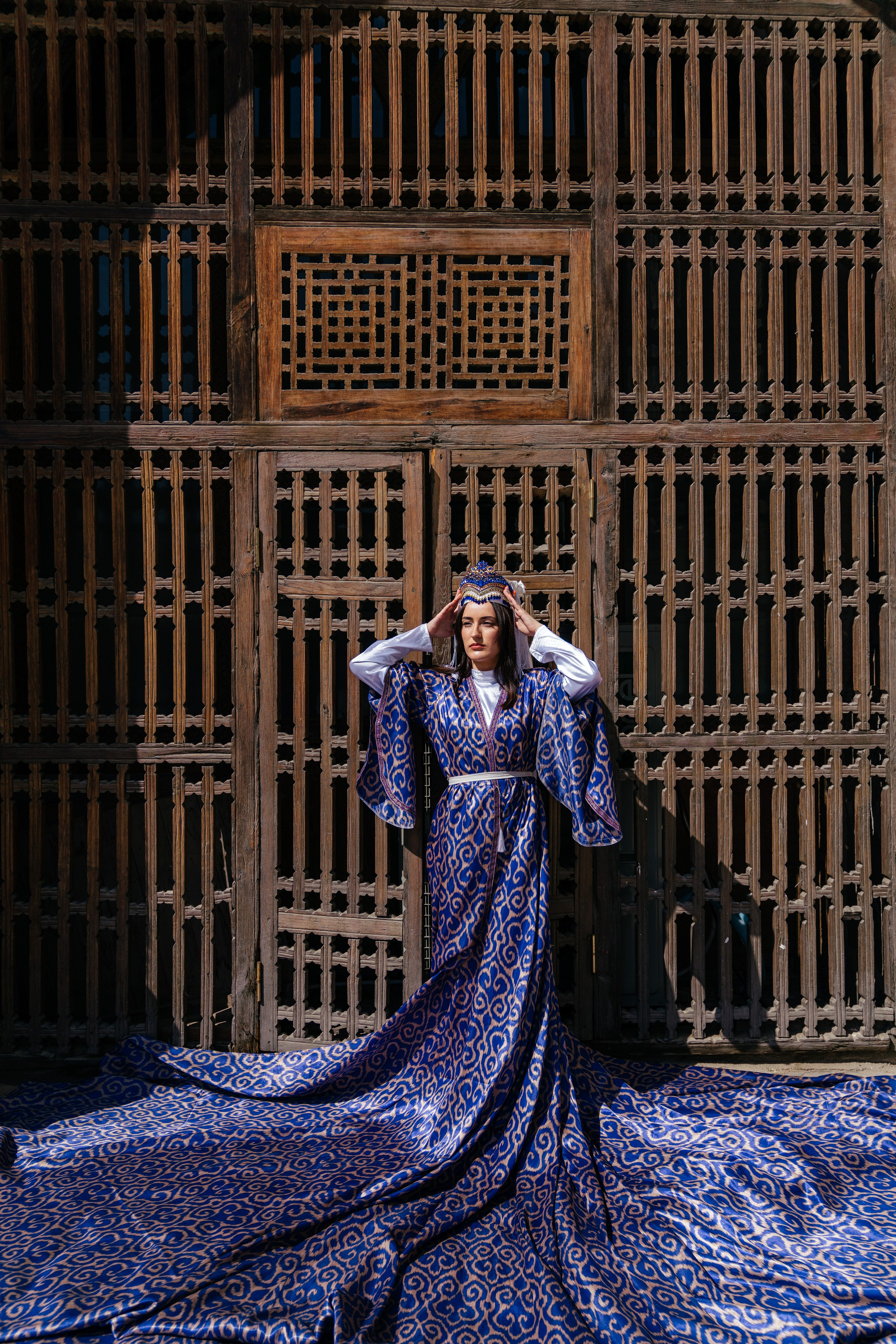 фотосессия в самарканде в национальной летящих платьях