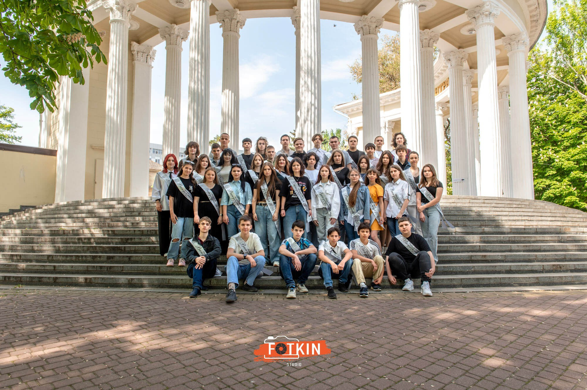 Випускні альбоми для 9- 11 класів Дніпро. Випускні альбоми фотокниги Київ та Дніпро