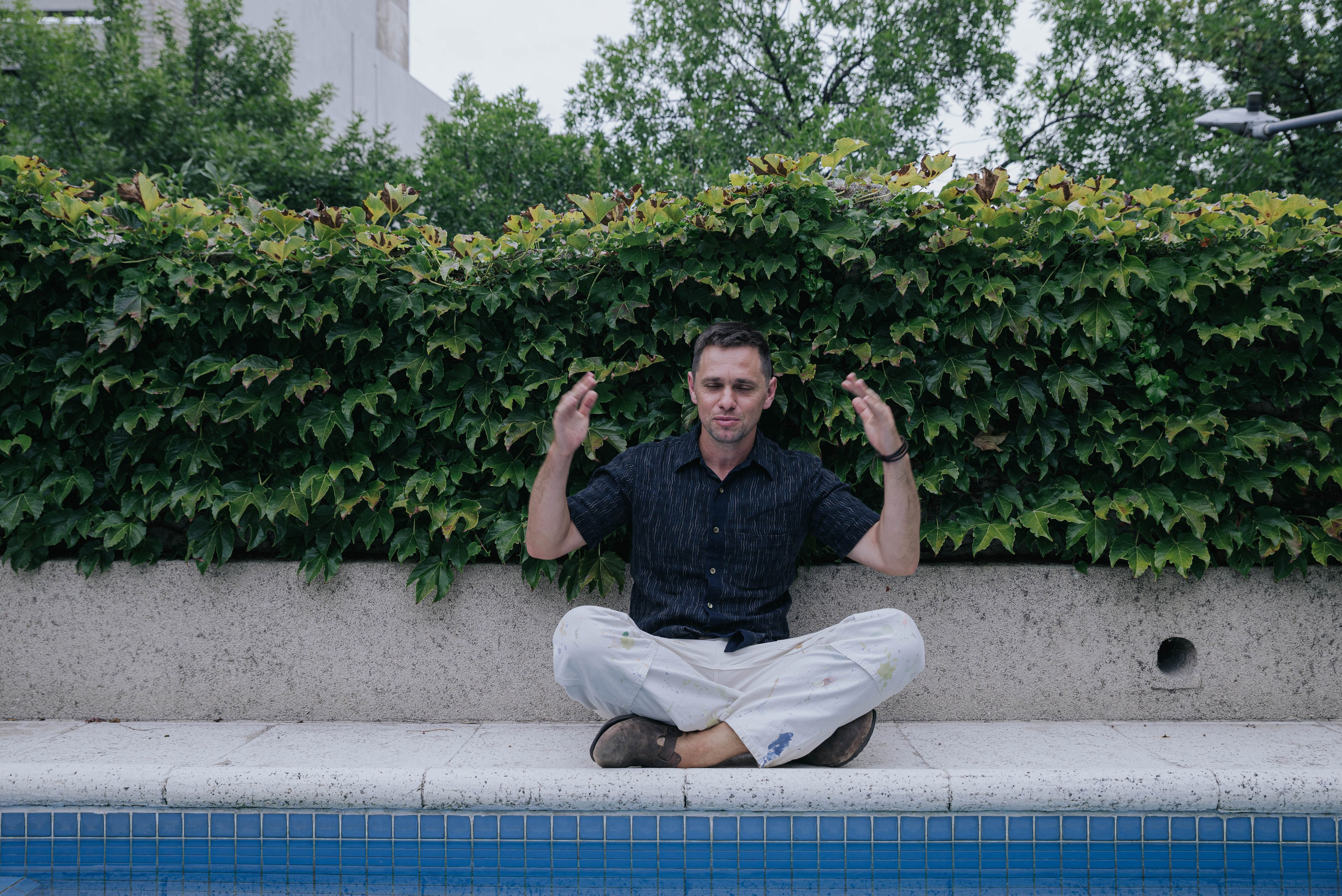 Docdocdoc. Visiting a Friend. Photographer @elmirkami in the city of Buenos Aires