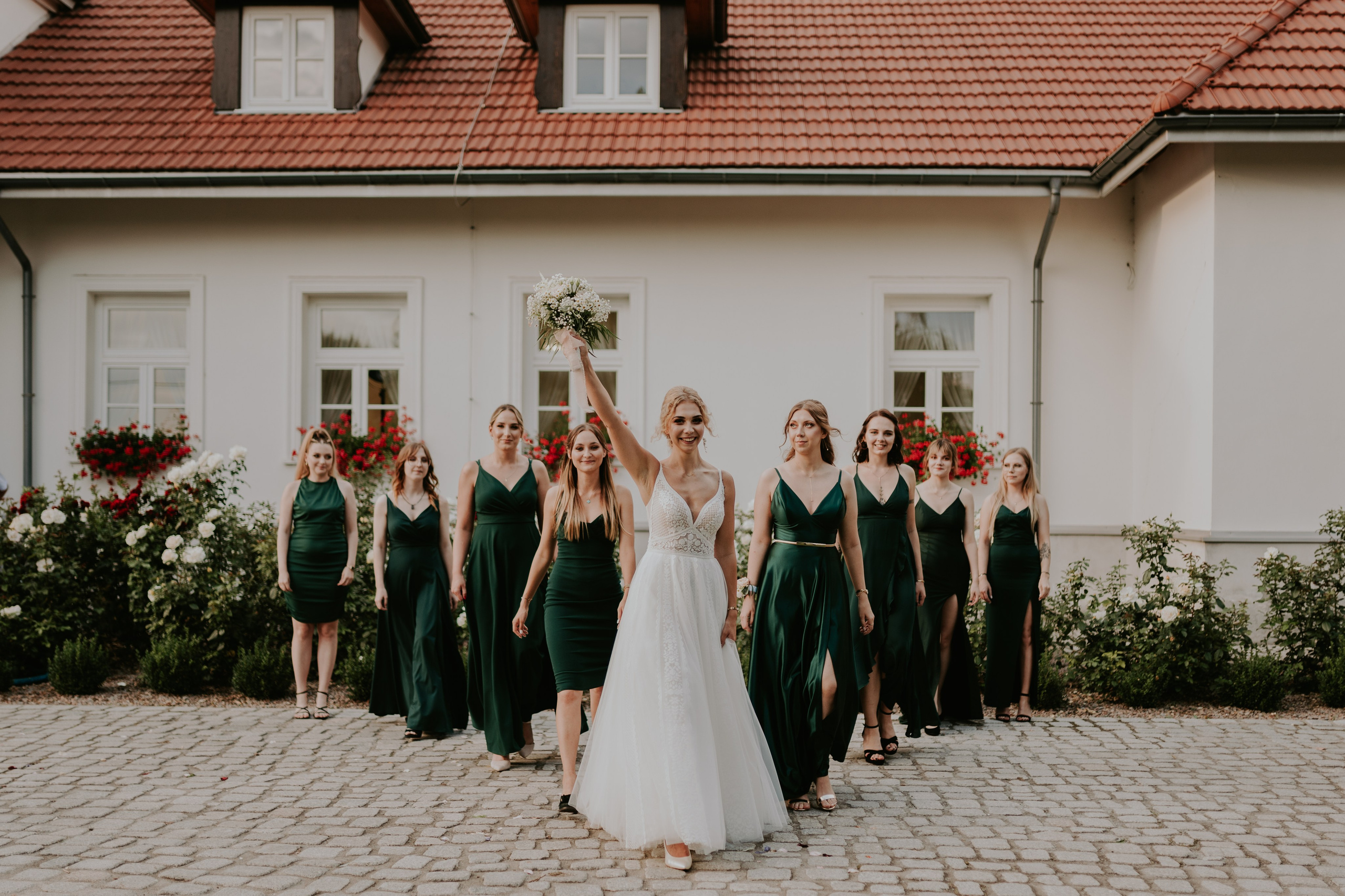 Dwór Wierzbno: plenerowy ślub pod wierzbą. Karkowskafoto - fotografia miłości