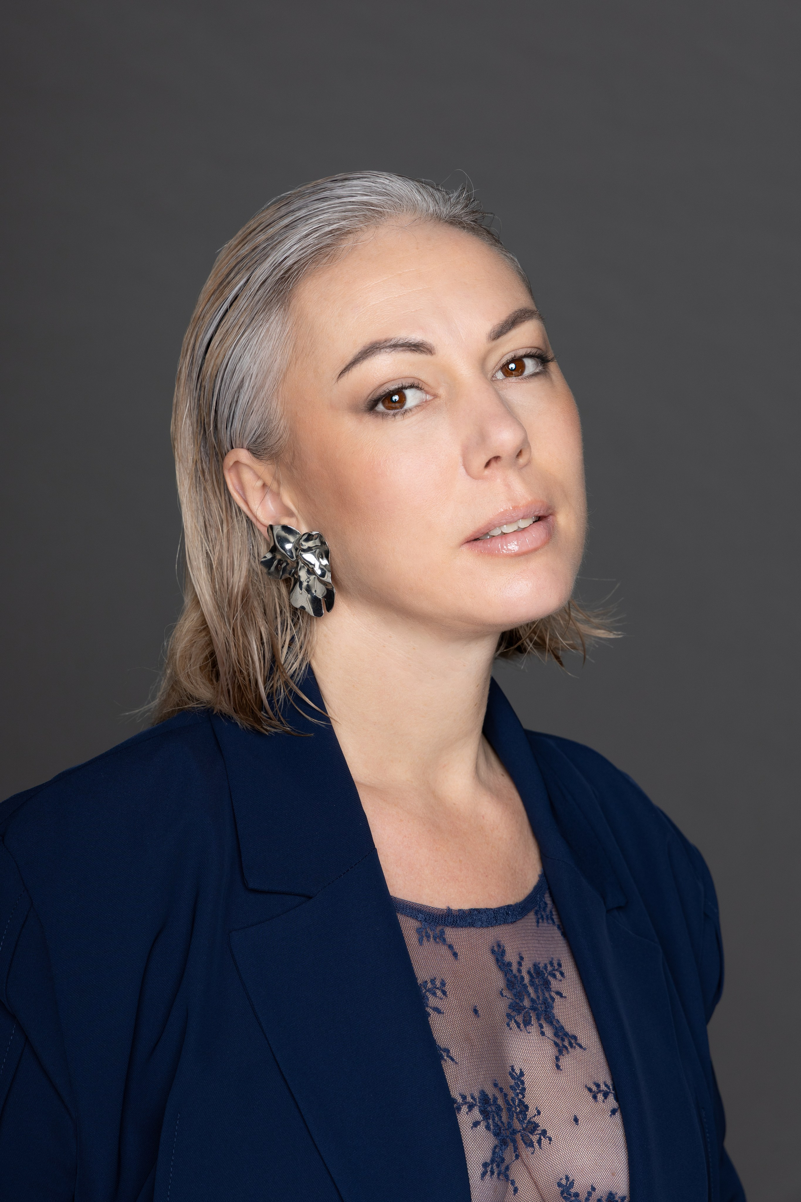 Séance photo en studio à Albi pour Élodie ✨📸. Photographe de mariage et de portrait dans le Tarn, Toulouse et en Occitanie