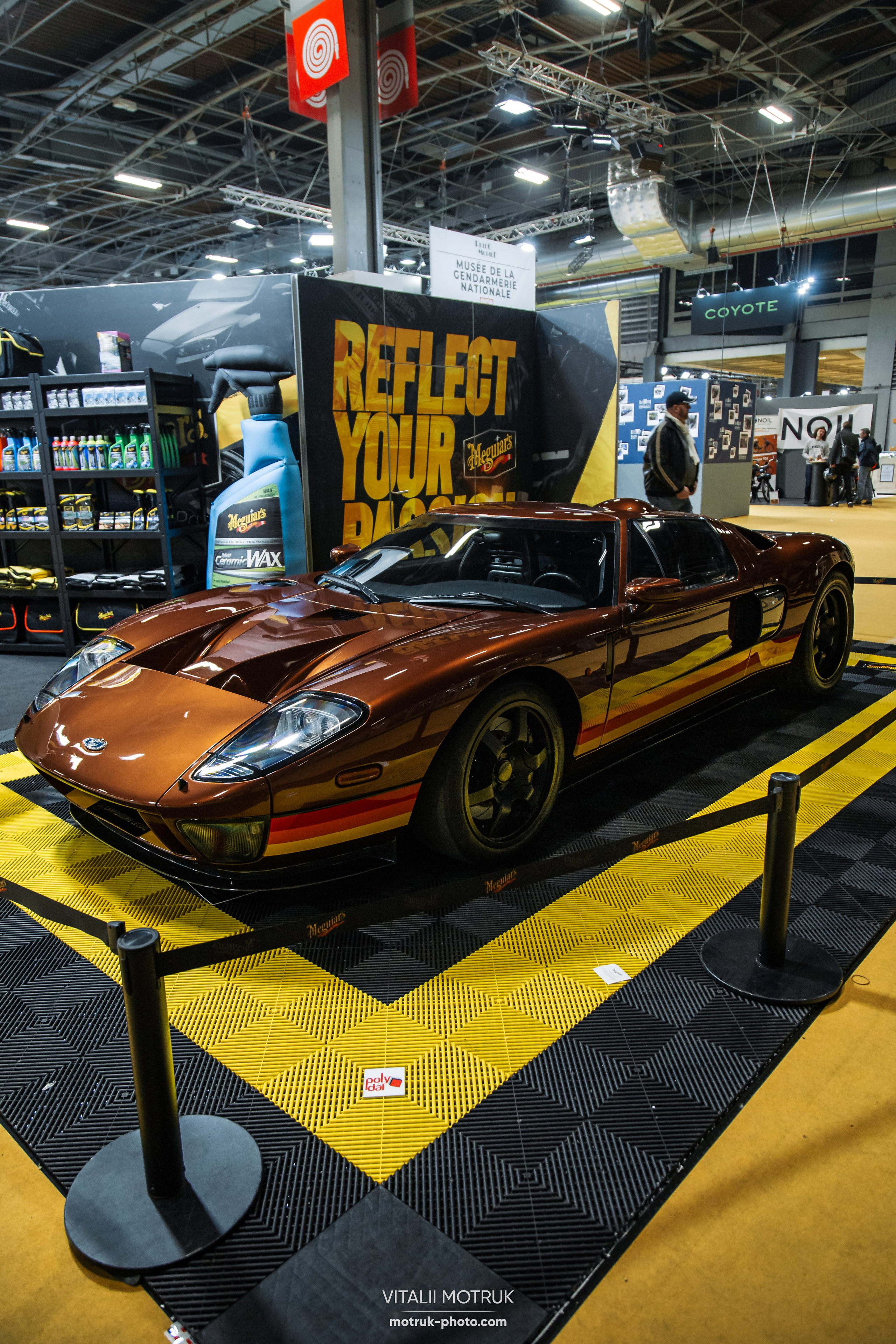 Retromobile 2023. Photographe de voitures à Paris — Vitalii Motruk