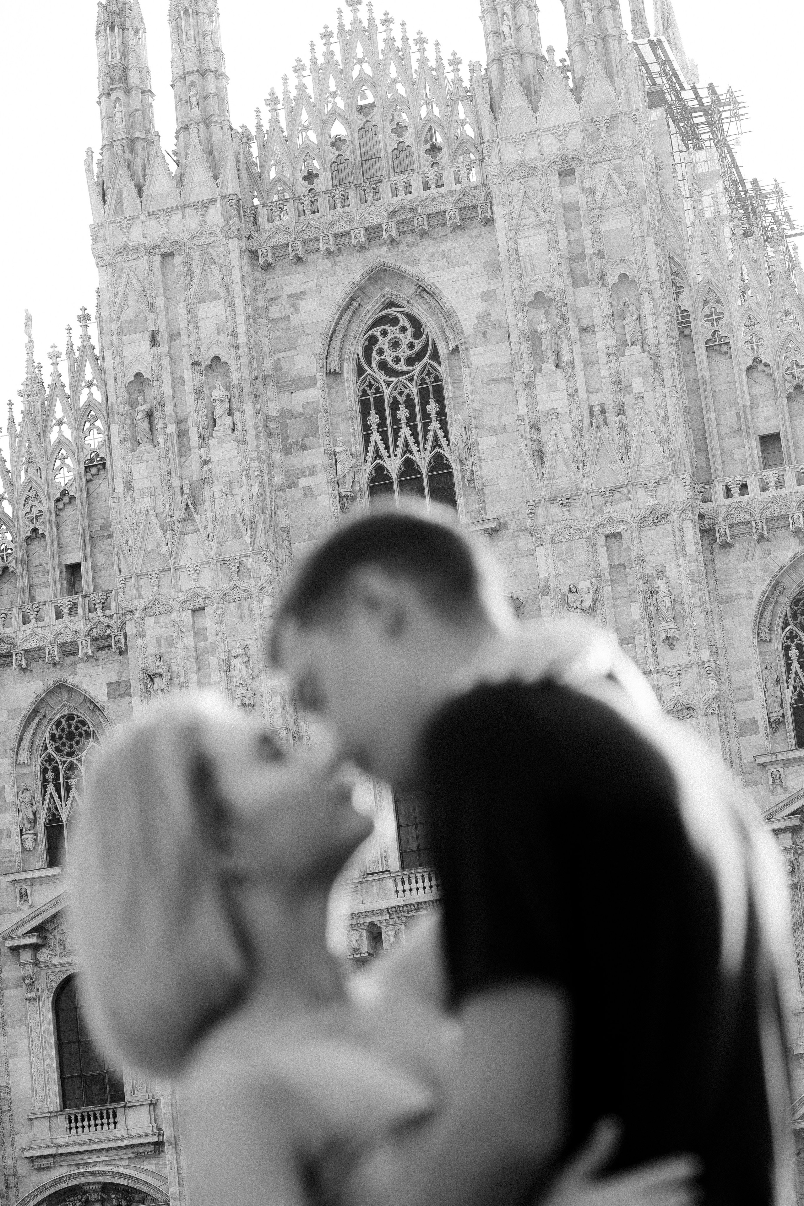 soft and tender couple photography Milan