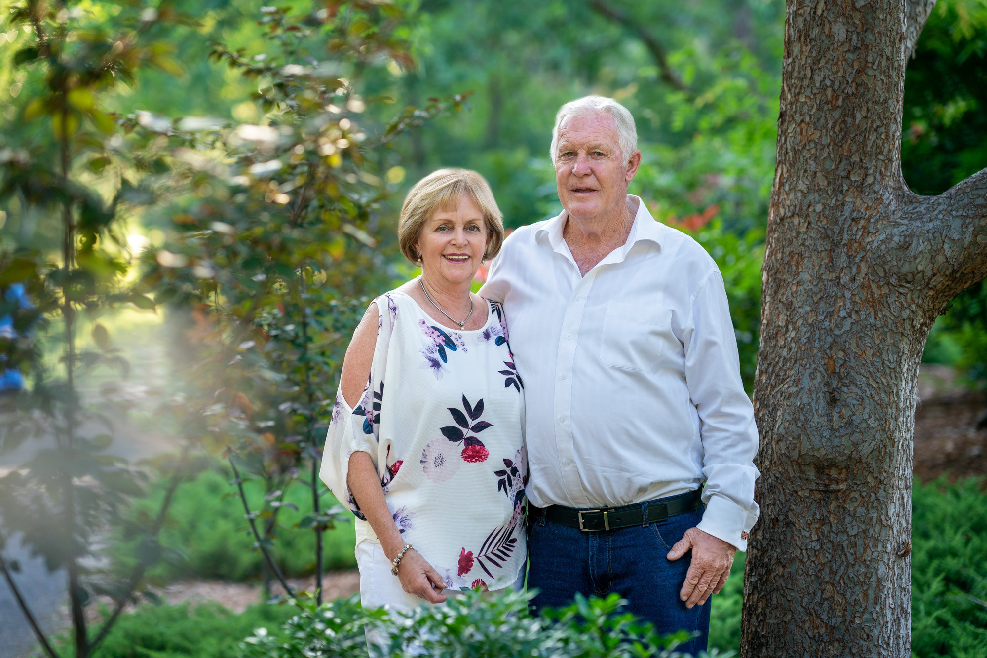 Extended family photoshoot in Sydney, grandparents, kids, mum and dad and grandchildren portraits in a beautiful park