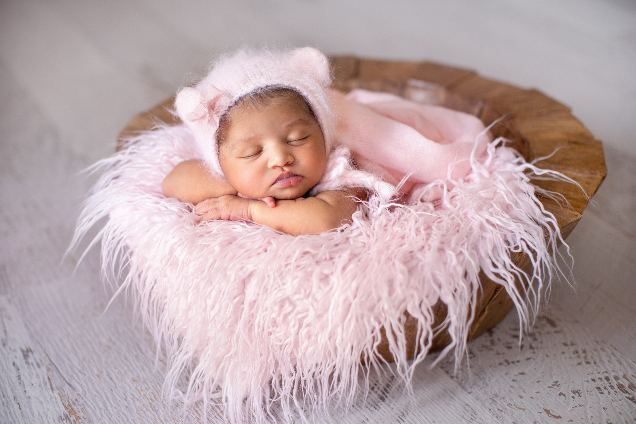 Newborn and Baby photos portfolio by Hills District Sydney photographer in Kellyville