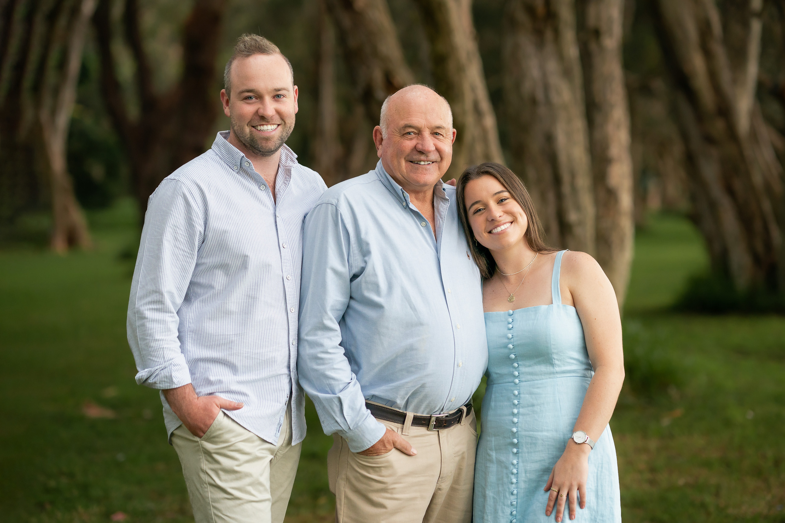 Extended large family photoshoot photography in Sydney, park - with adult kids