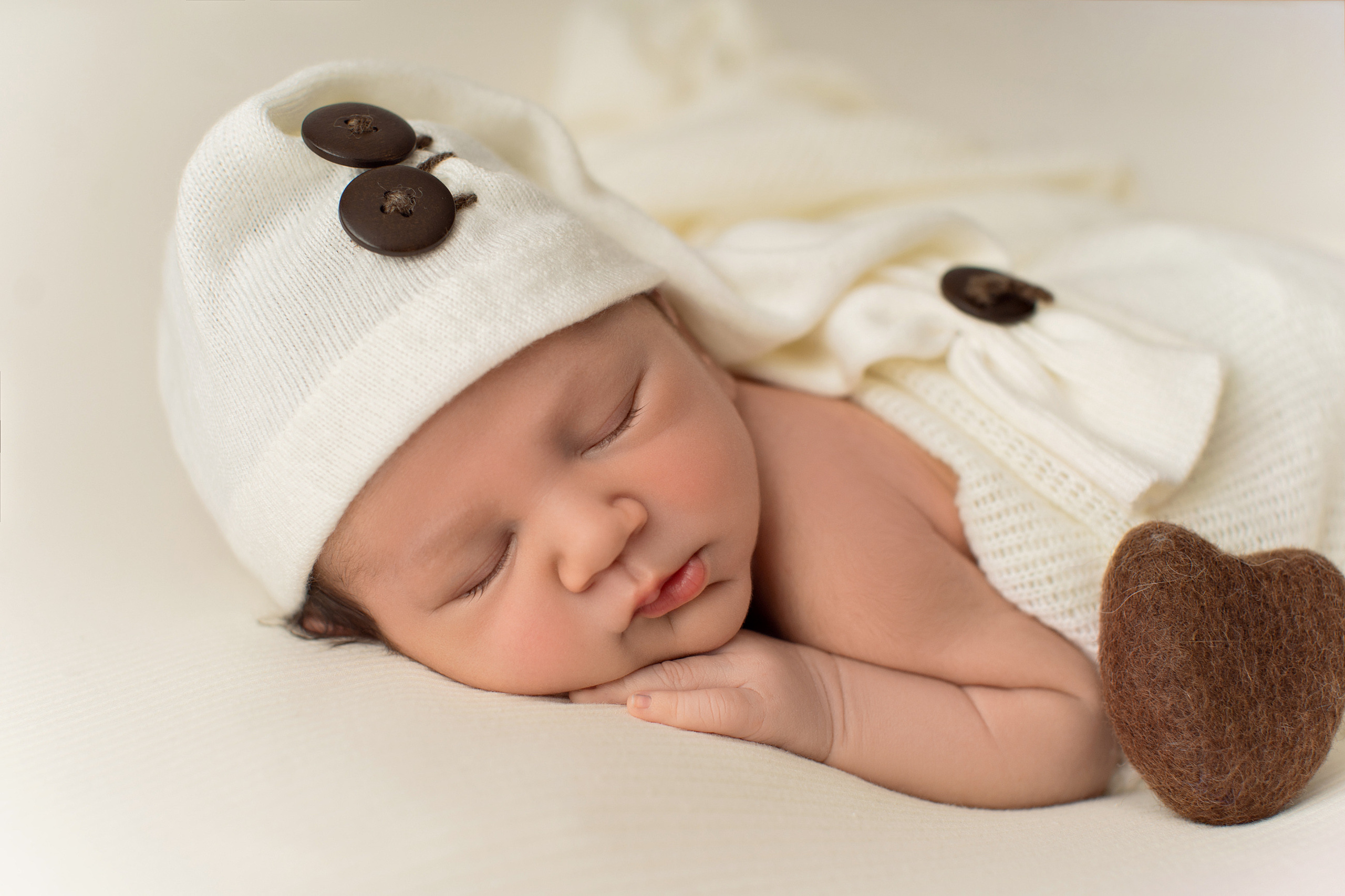Newborn and Baby photos portfolio by Hills District Sydney photographer in Kellyville