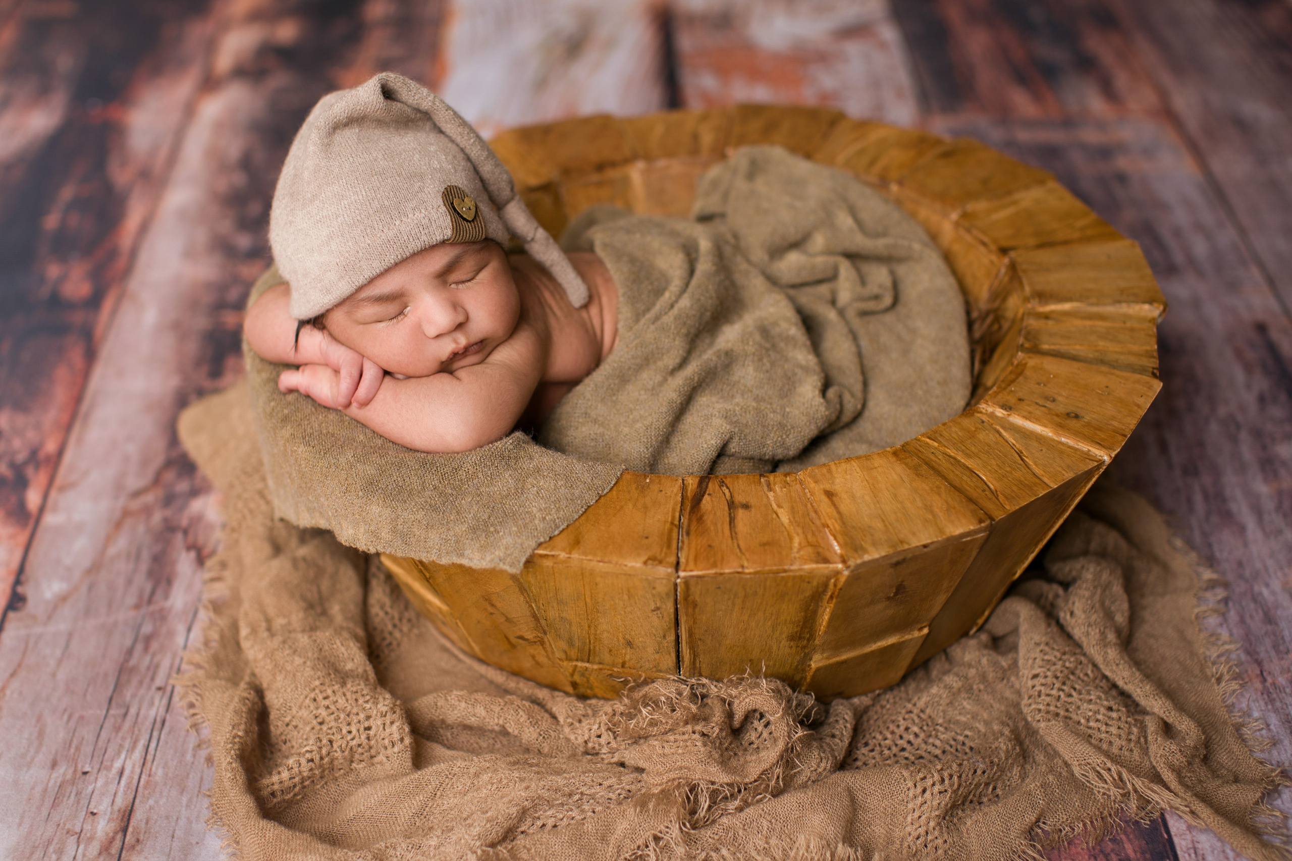 Newborn and Baby photos portfolio by Hills District Sydney photographer in Kellyville