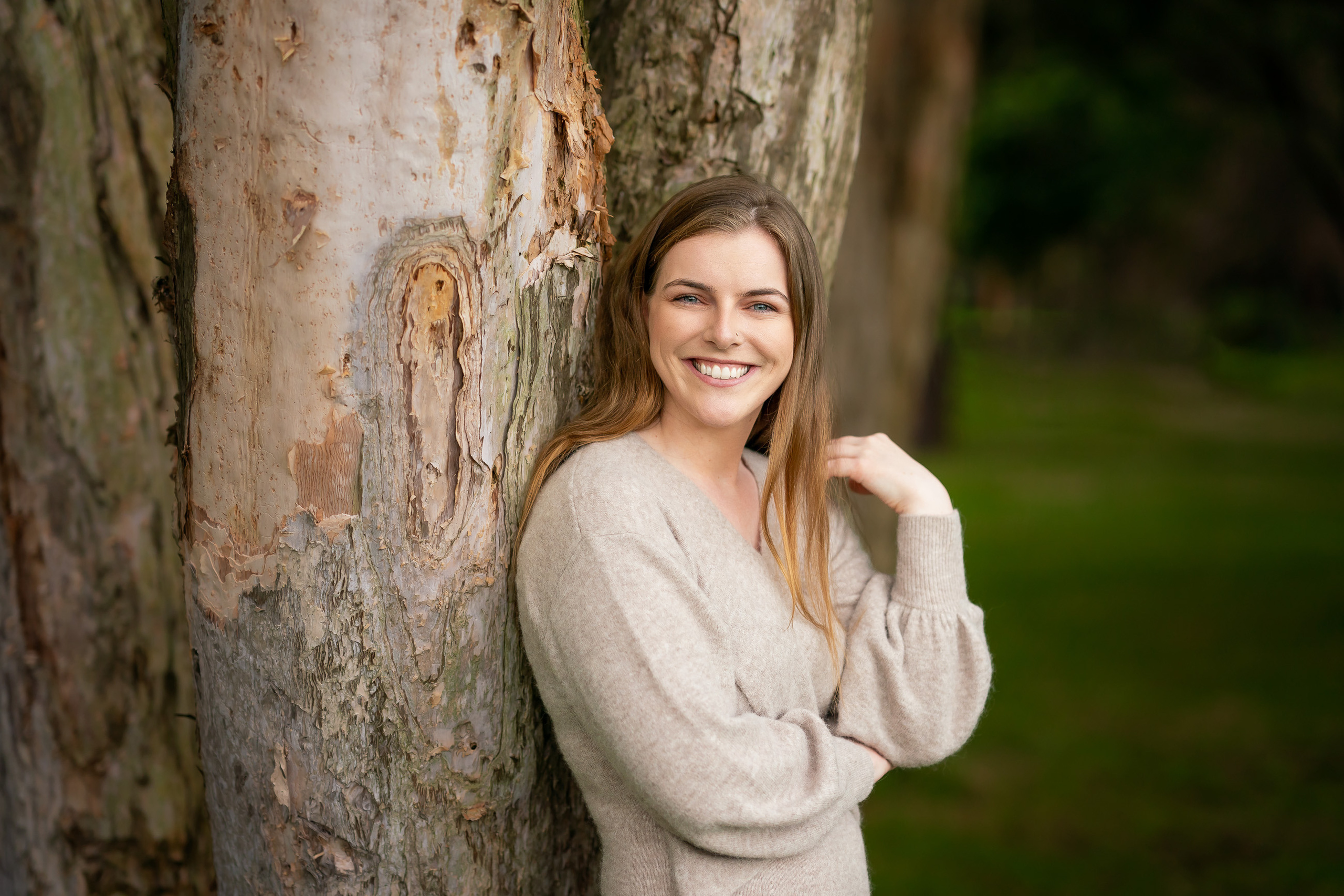 Extended large family photoshoot photography in Sydney, park - with adult kids