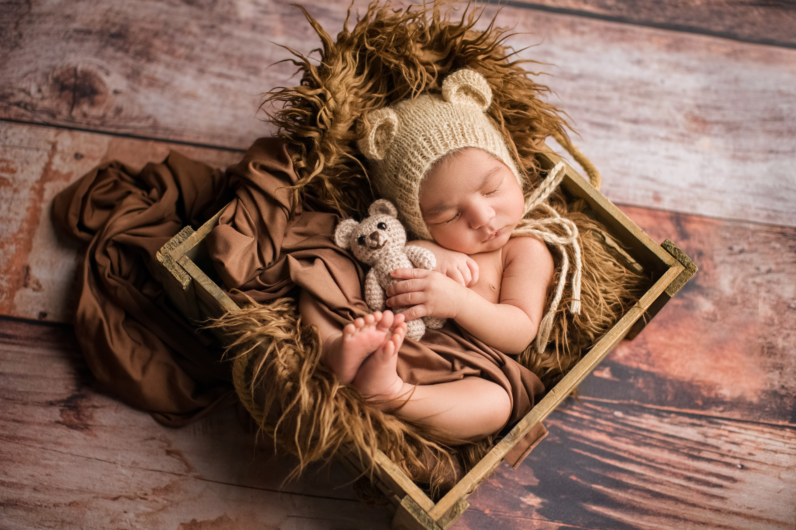 Newborn and Baby photos portfolio by Hills District Sydney photographer in Kellyville