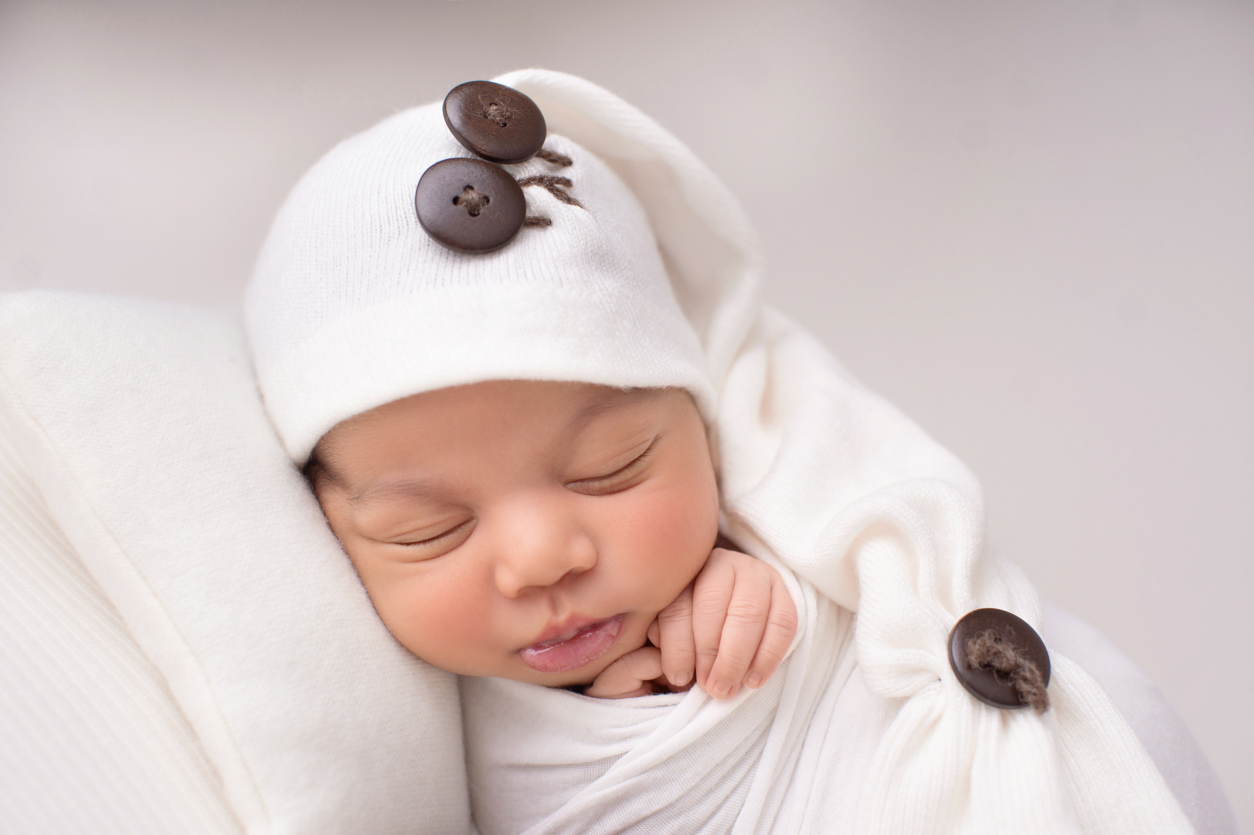 Newborn and Baby photos portfolio by Hills District Sydney photographer in Kellyville