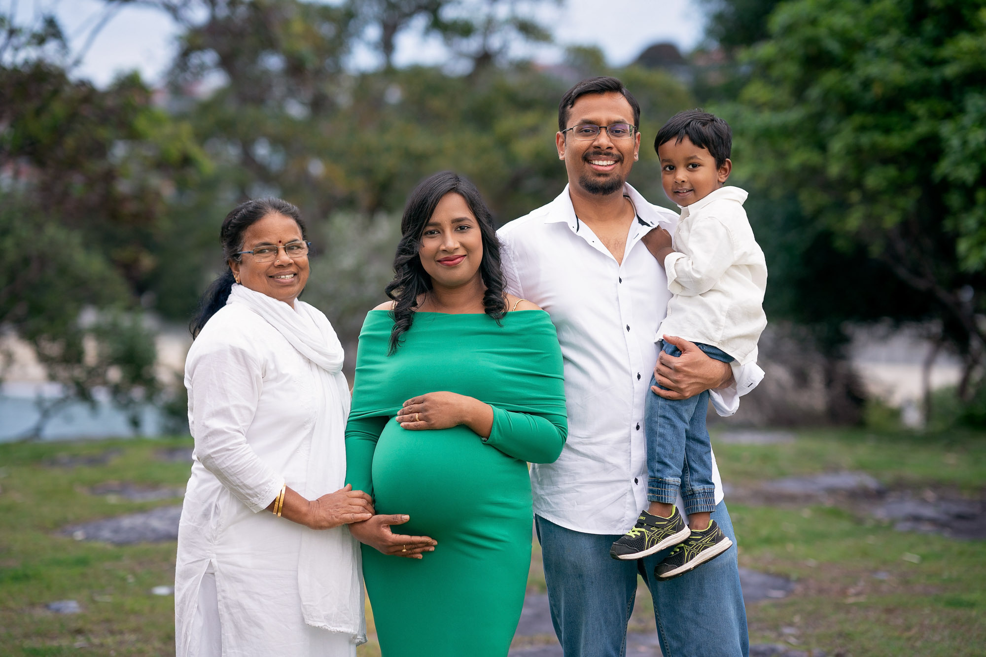 MATERNITY PHOTOGRAPHY SHOOT ON BALMORAL BEACH, Sydney