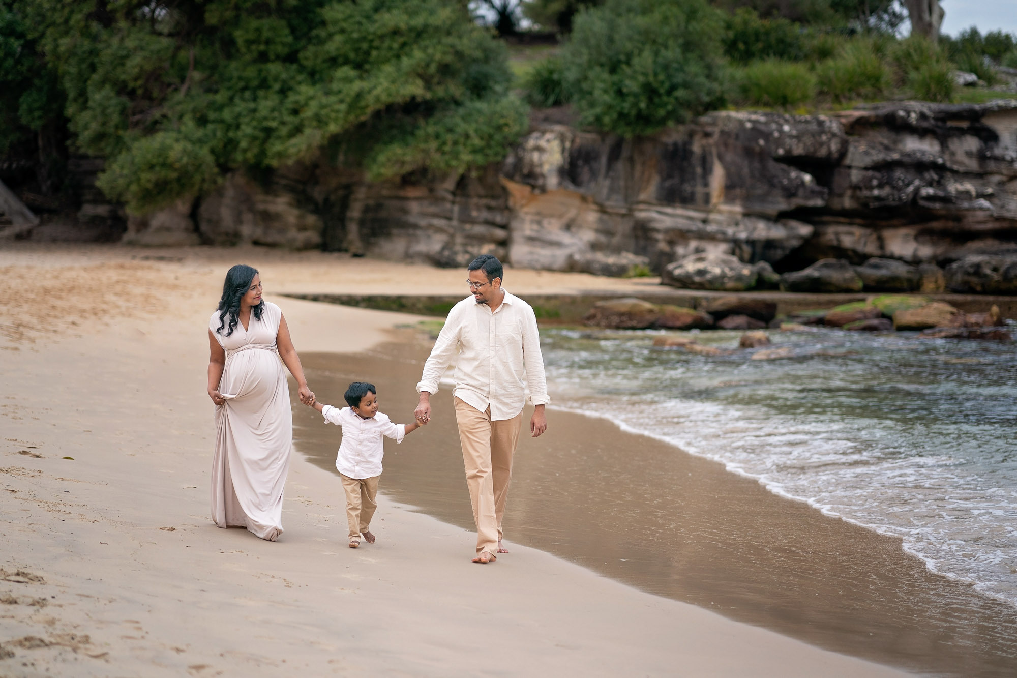 MATERNITY PHOTOGRAPHY SHOOT ON BALMORAL BEACH, Sydney