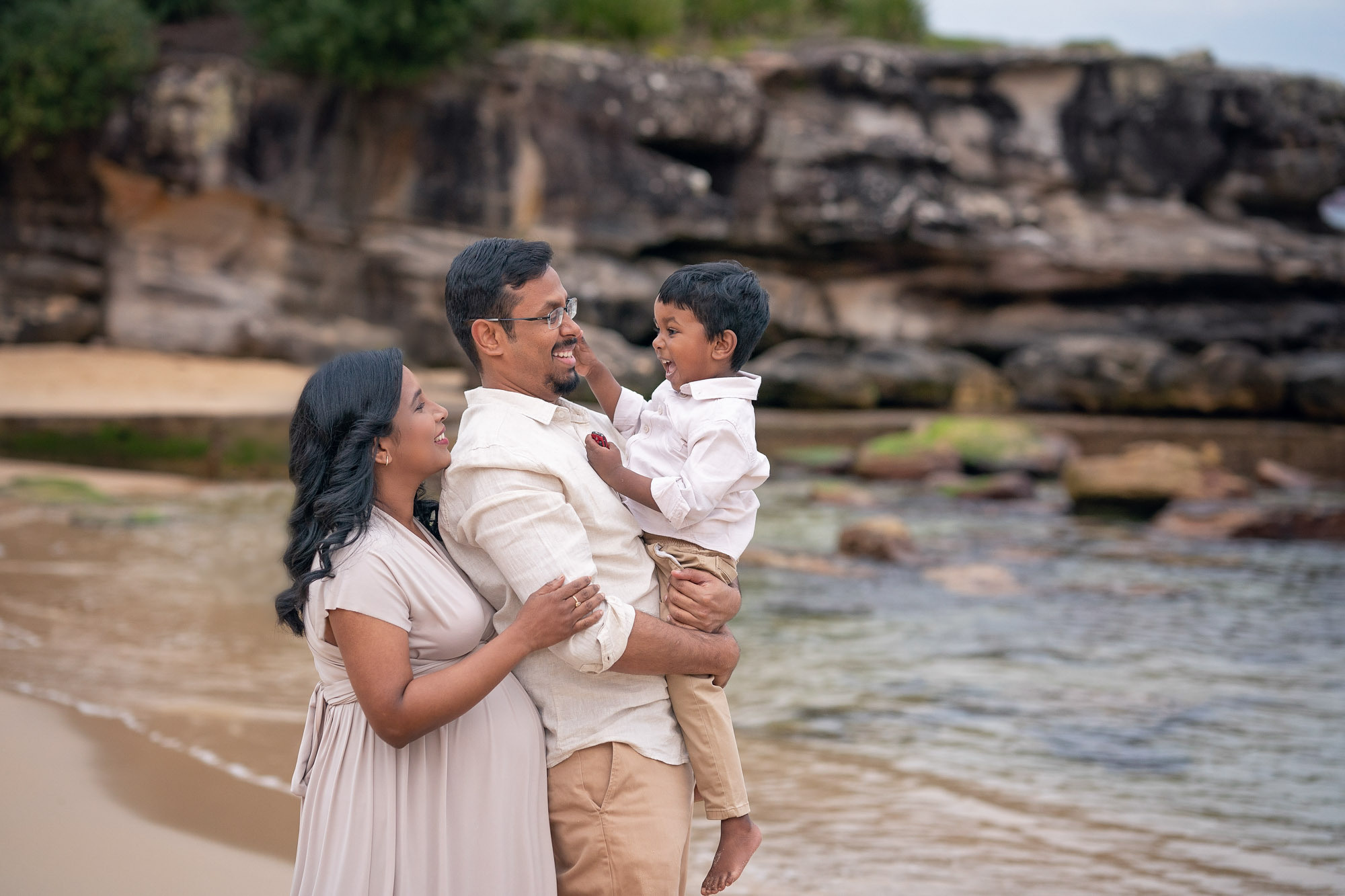 MATERNITY PHOTOGRAPHY SHOOT ON BALMORAL BEACH, Sydney