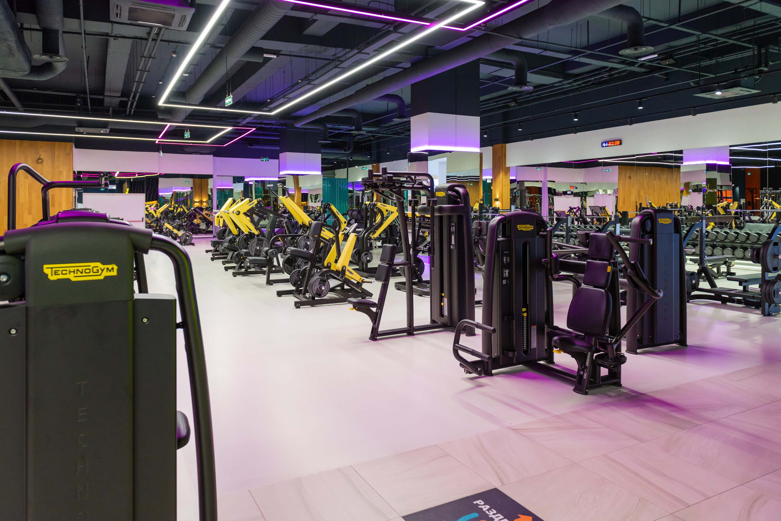 Фитнес-клуб DDX Fitness в ТЦ Июнь Мытищи. ФОТОГРАФ МЕКСИКА КИНТАНА-РОО