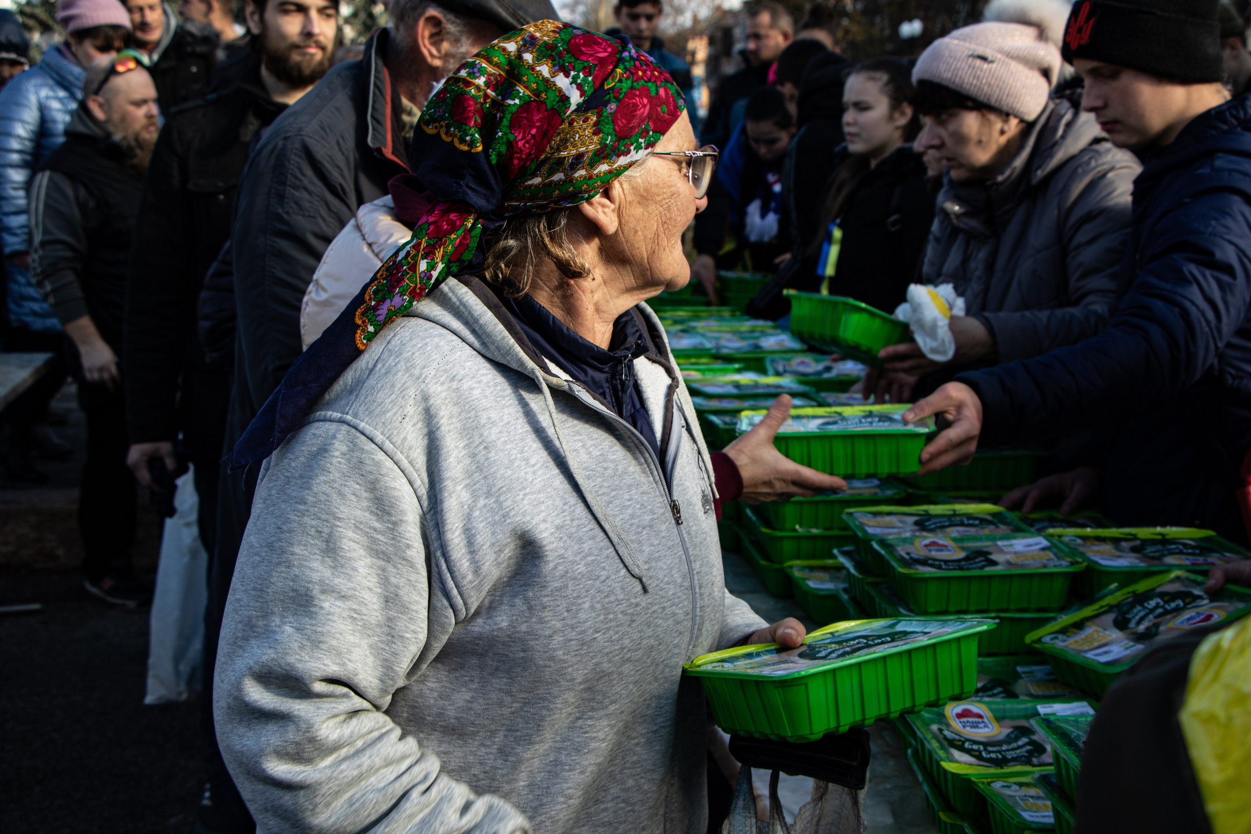 Libération de la ville de Kherson. Distribution de vivres après des mois sous occupation russe.