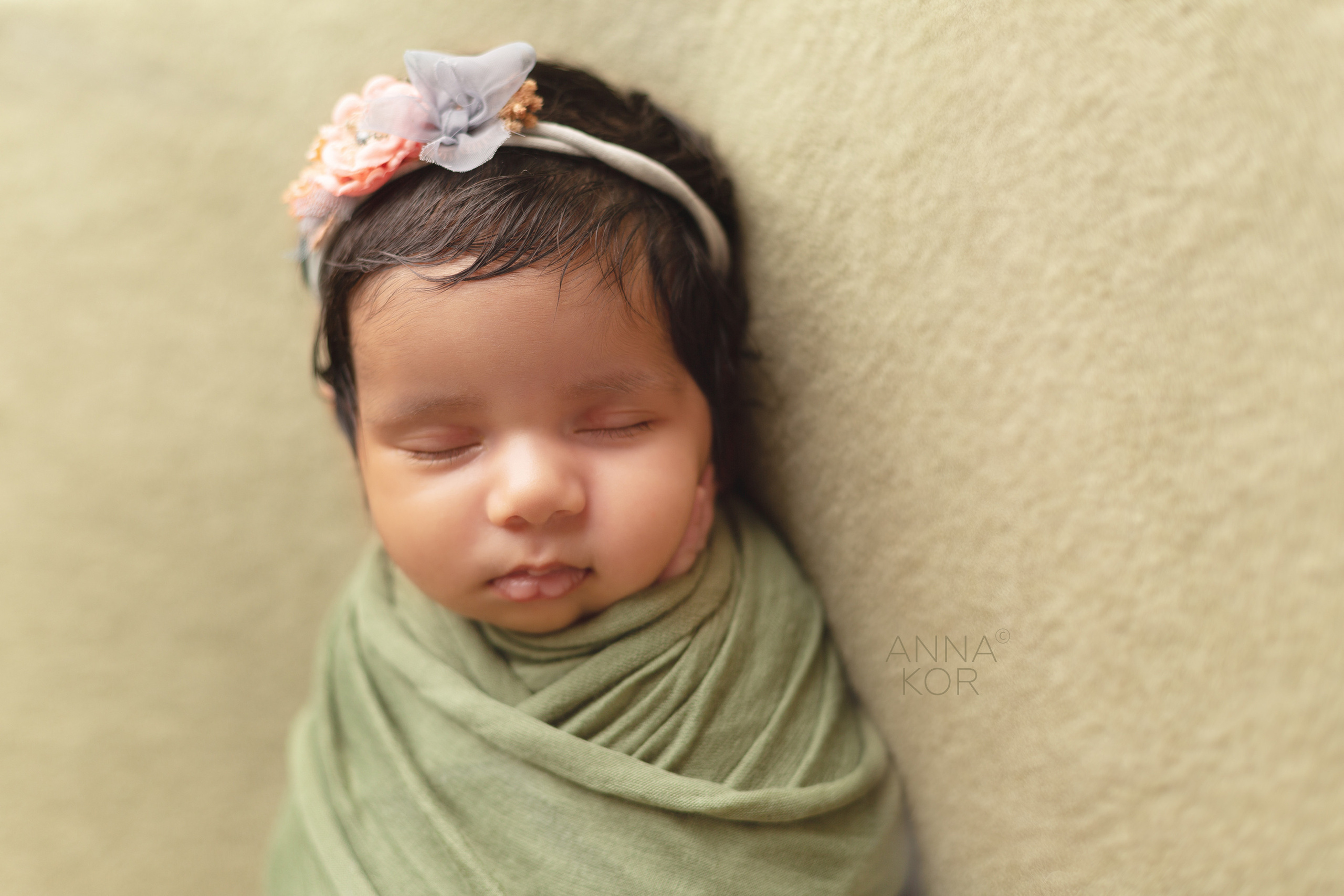 ANNA KOR Newborn Photographer in the UAE