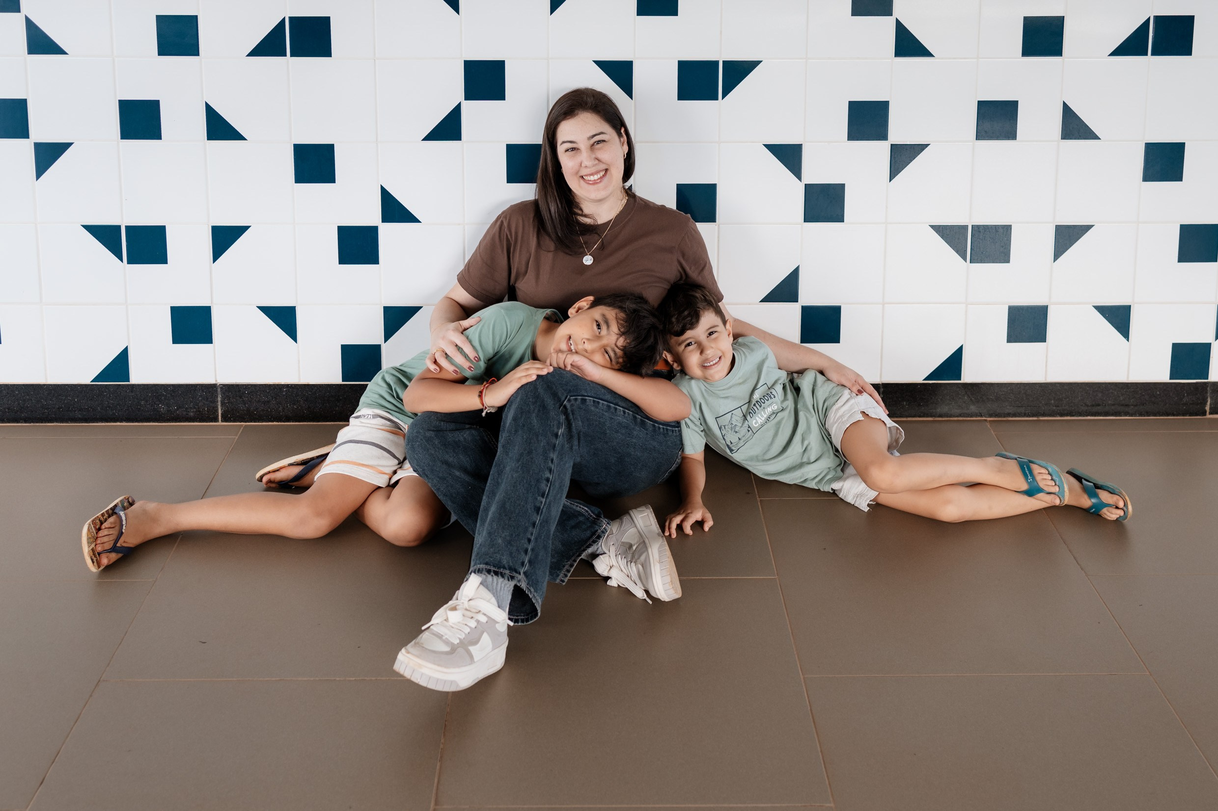 Ensaio mãe e filhos em Brasília • Asa Norte | Fotografia de Família. Fotógrafa em Brasília e Recife | Ensaios de família, gestante e festas infantis — Ize Fotografia