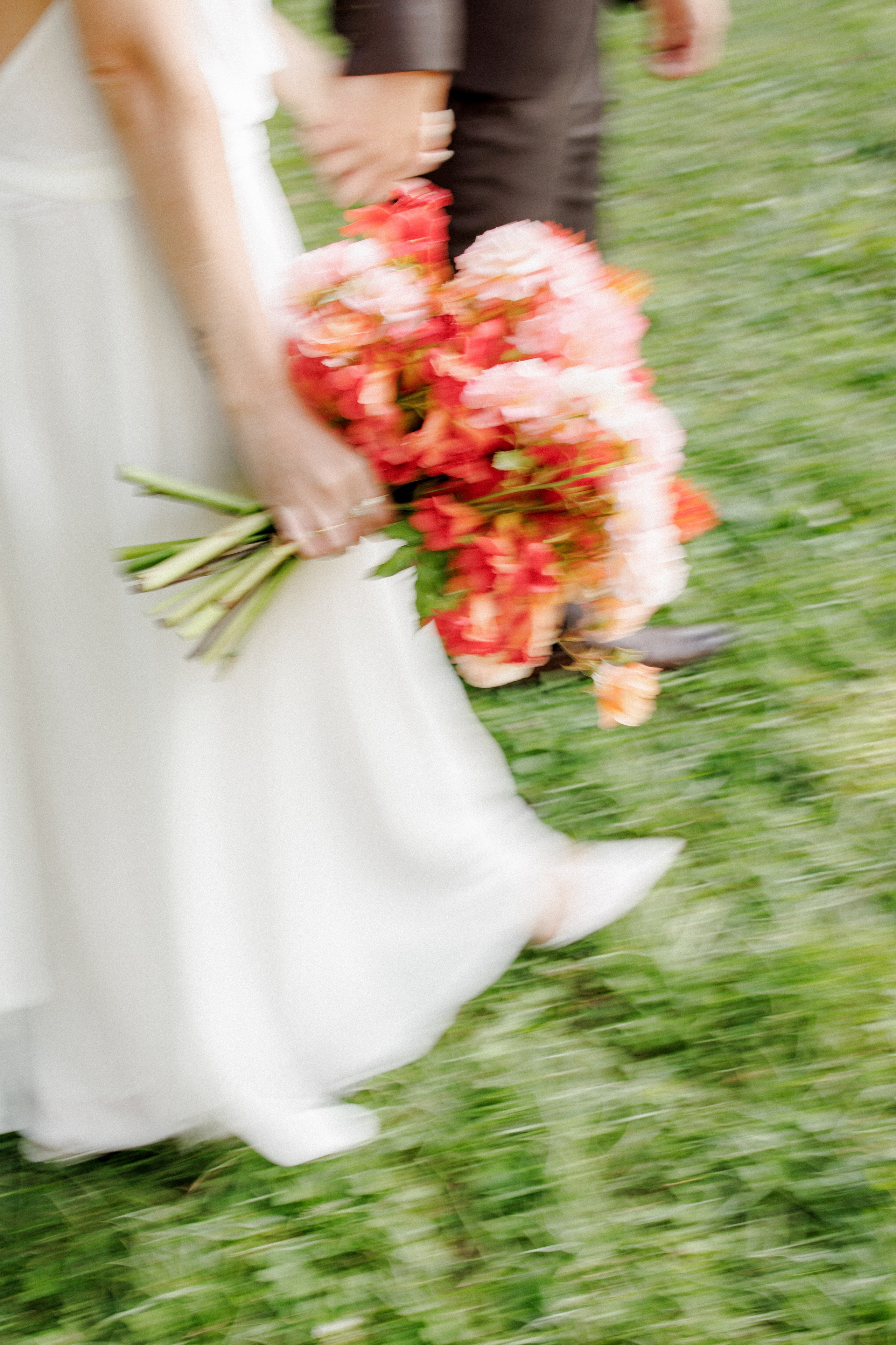Ein frühes Elopement am Comer See: Eine Liebesgeschichte, die in Erinnerung bleibt. Familien- & Hochzeitsfotografin Schweiz. Valeria Diaz in Zürich und Umgebung