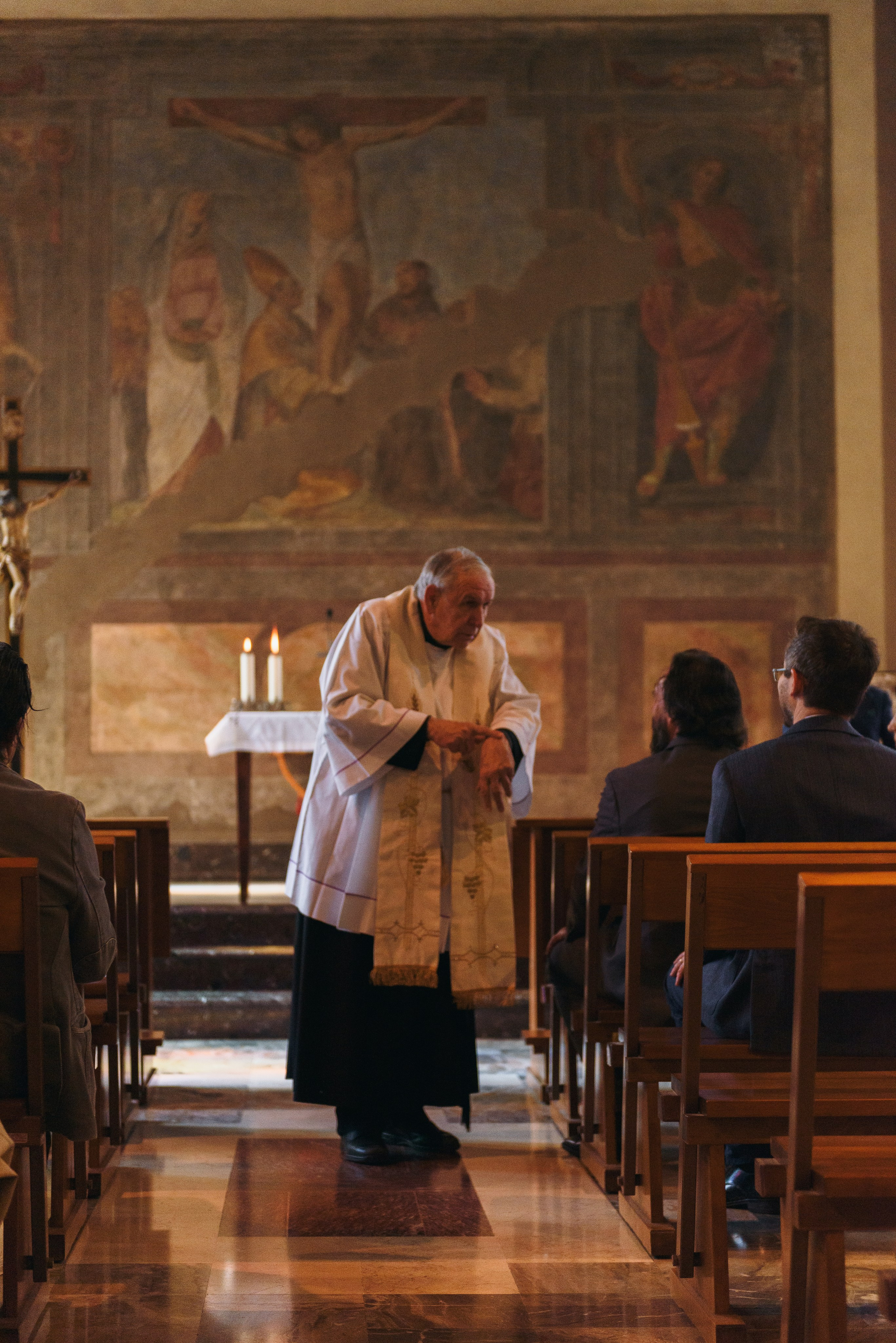 Photographer priest in church in Milan. Baptism Photographer