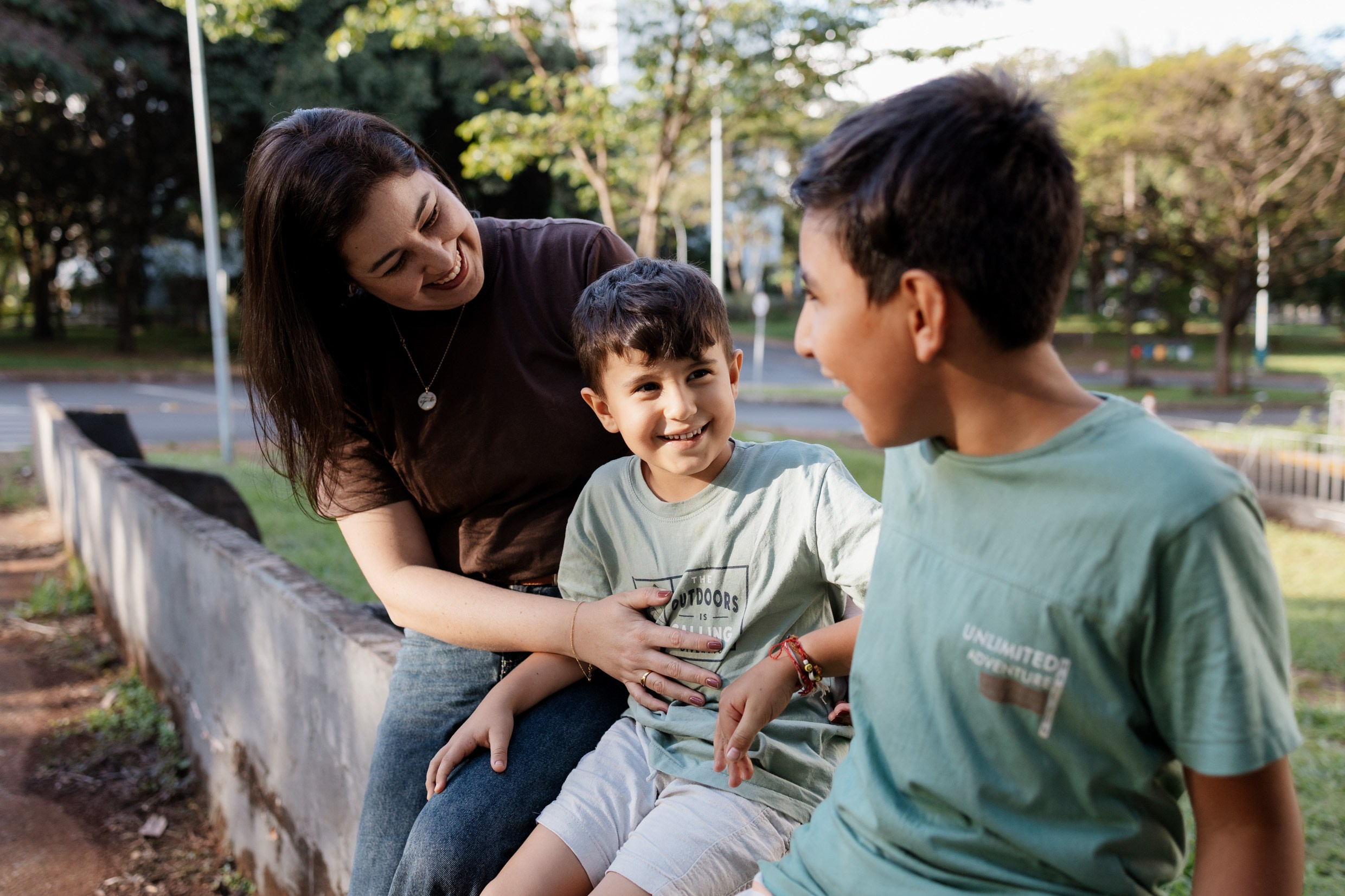Ensaio mãe e filhos em Brasília • Asa Norte | Fotografia de Família. Fotógrafa em Brasília e Recife | Ensaios de família, gestante e festas infantis — Ize Fotografia